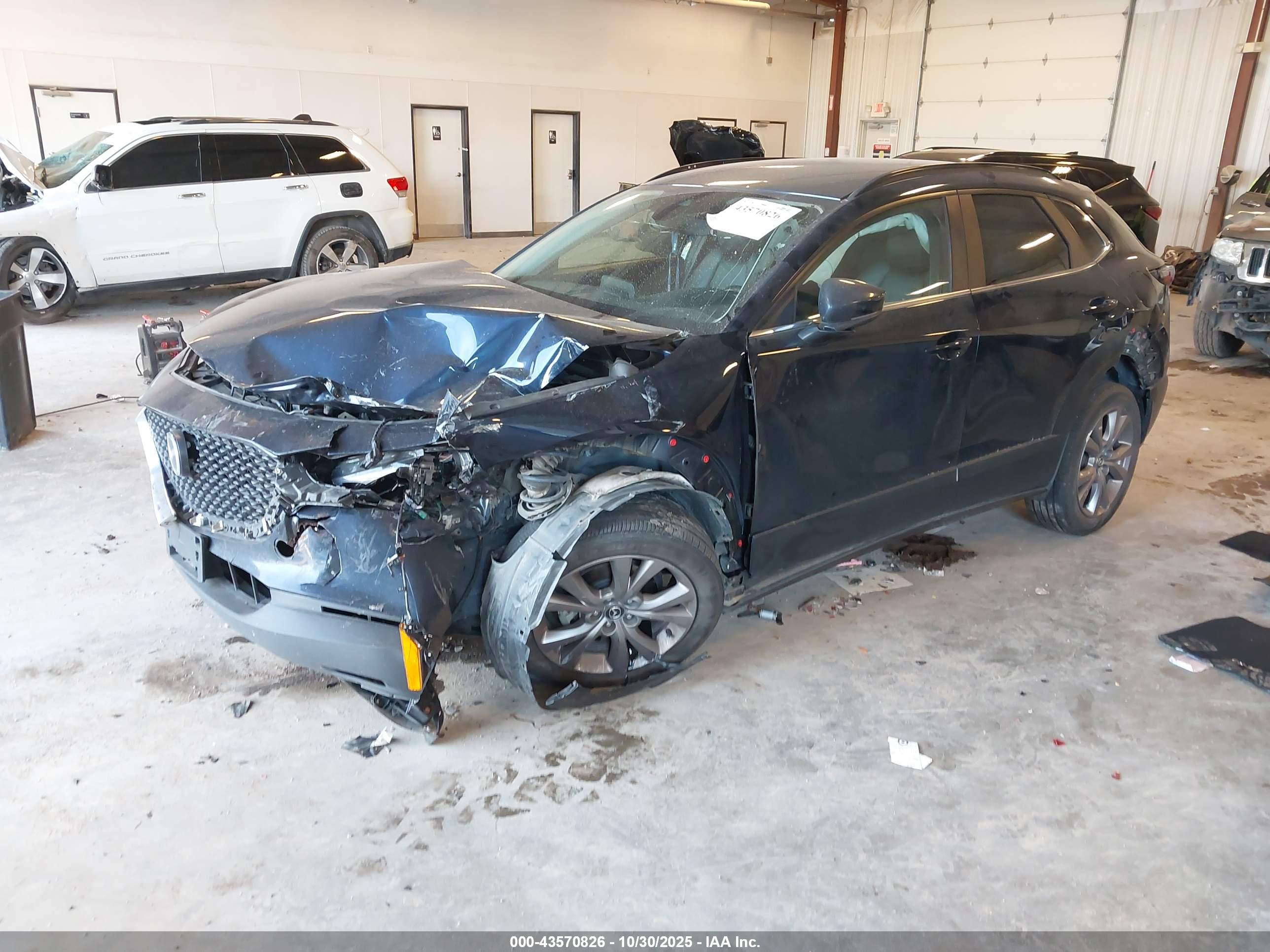 MAZDA CX-30 image 2