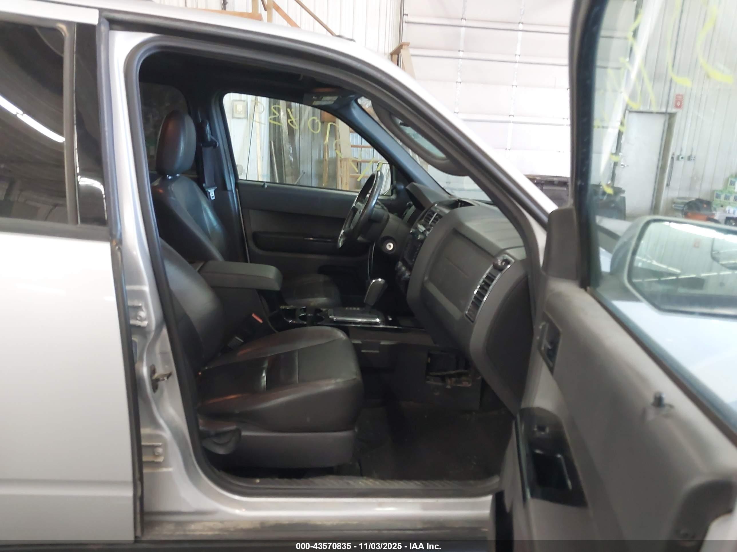 FORD ESCAPE image 5