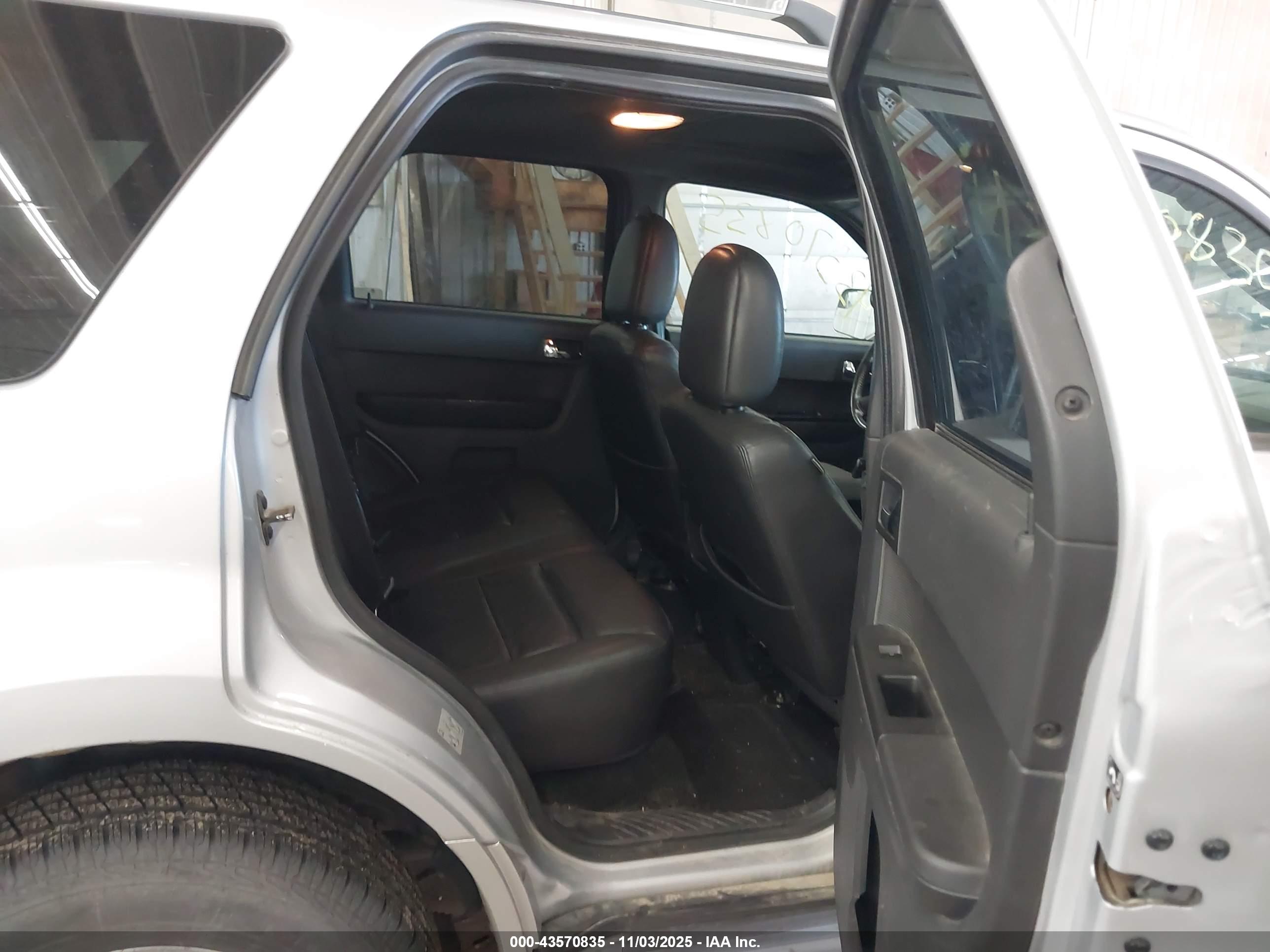 FORD ESCAPE image 8