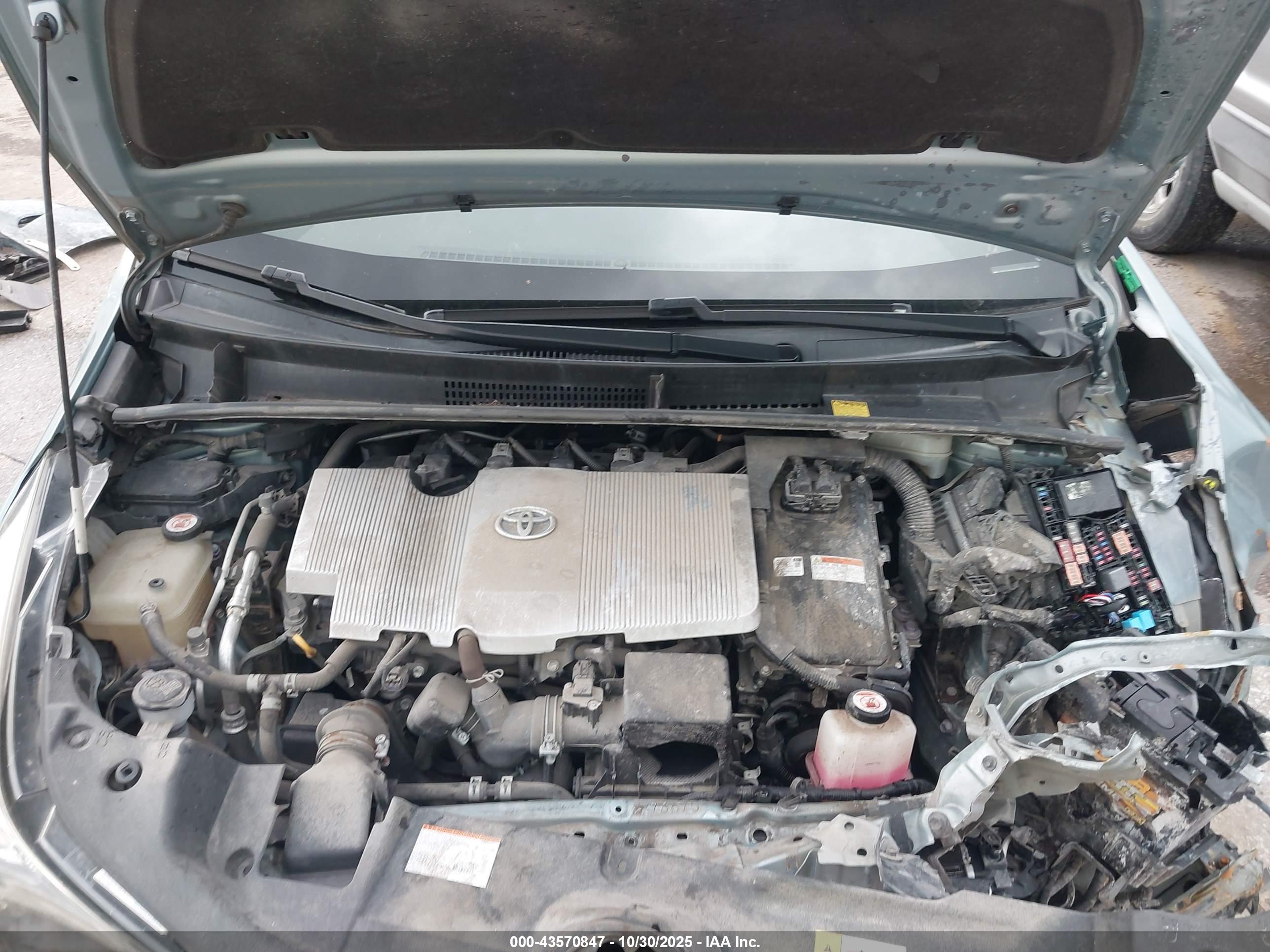 TOYOTA PRIUS image 10