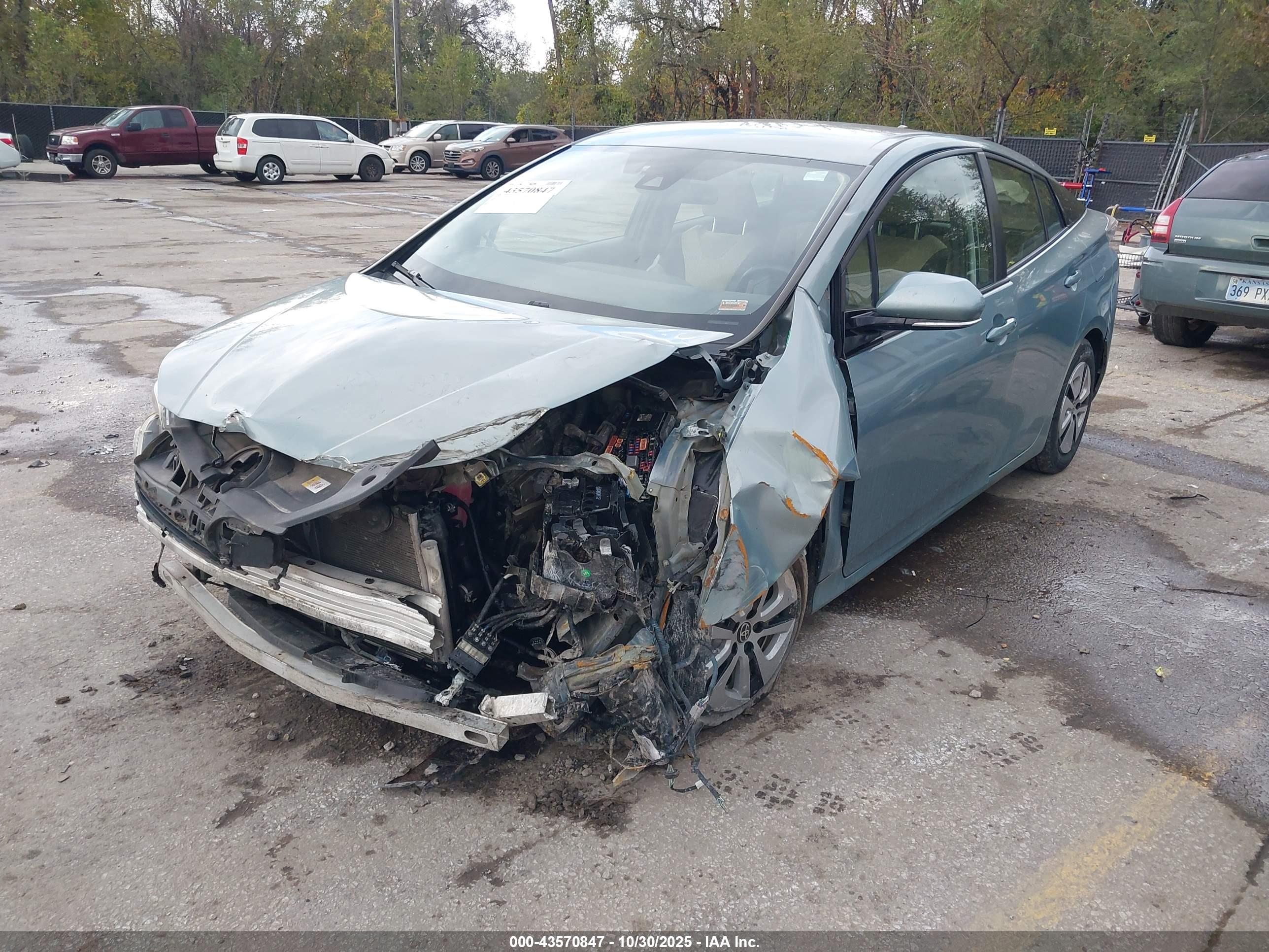 TOYOTA PRIUS image 2