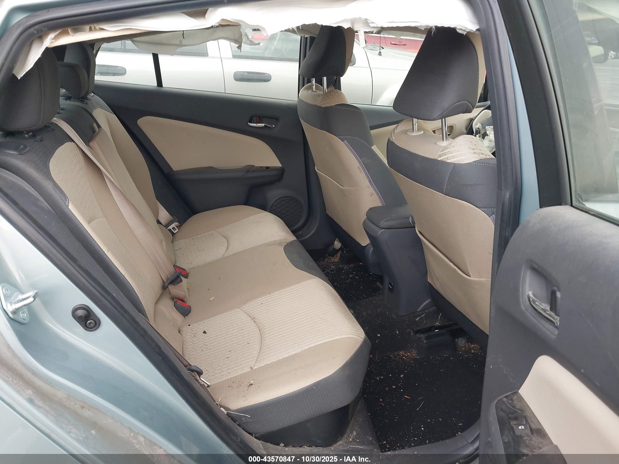 TOYOTA PRIUS image 8