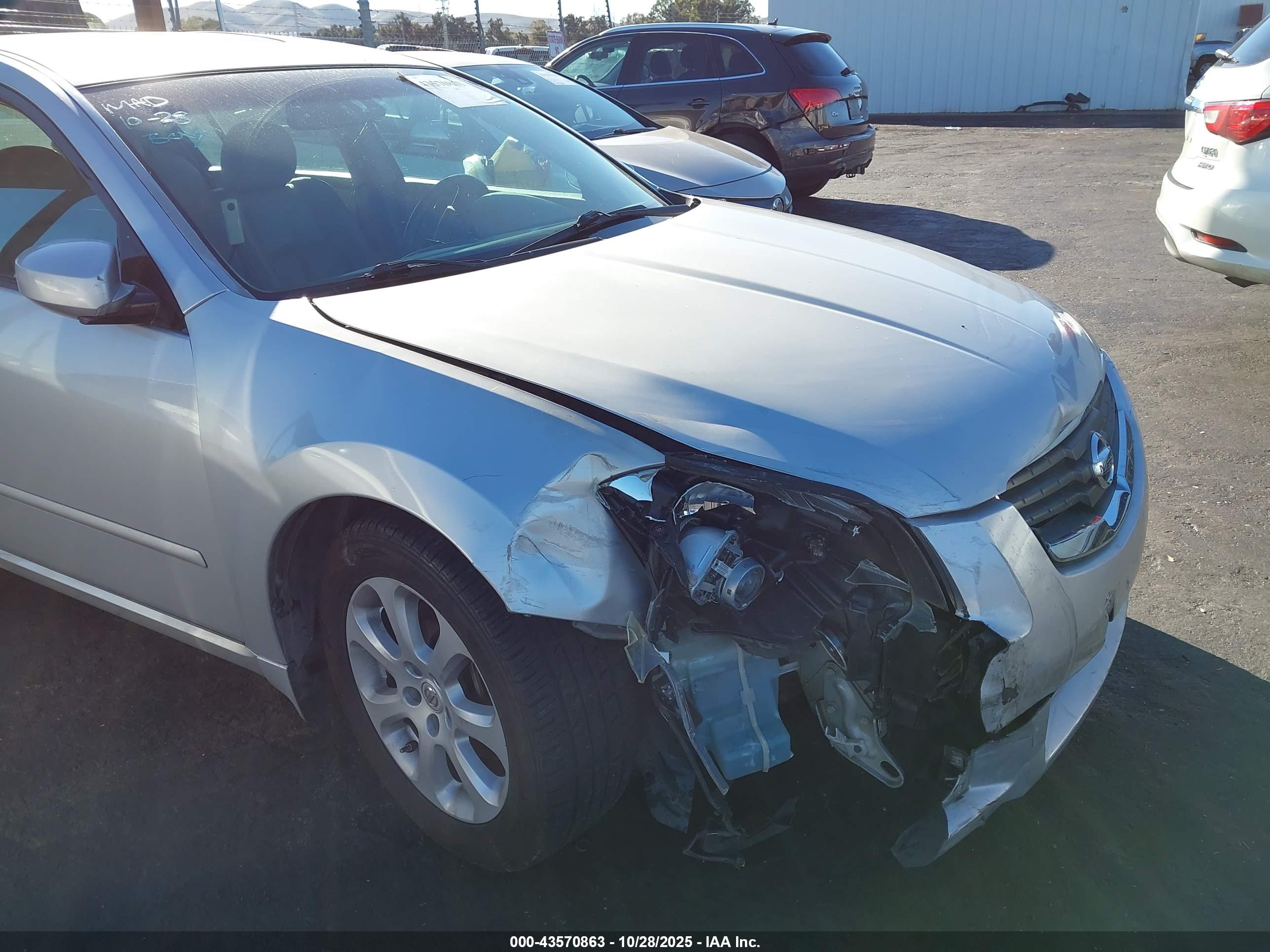 NISSAN MAXIMA image 6
