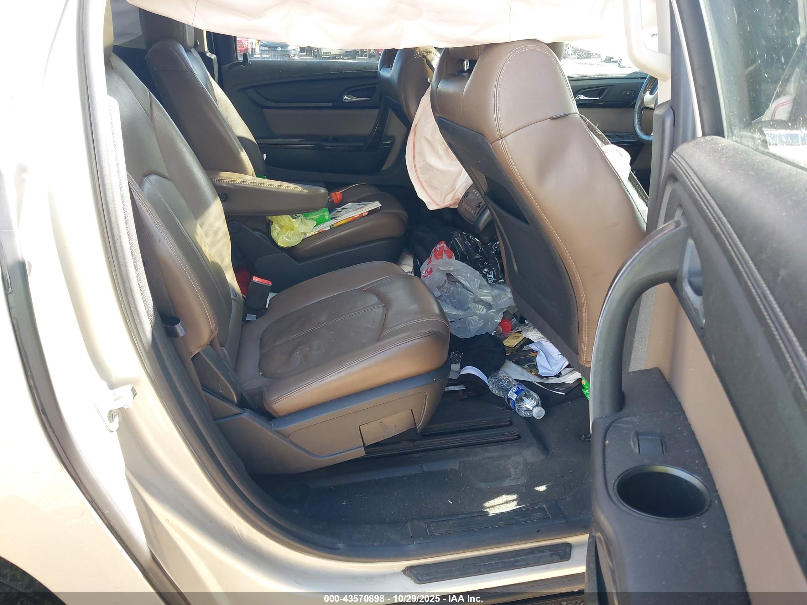 GMC ACADIA image 8