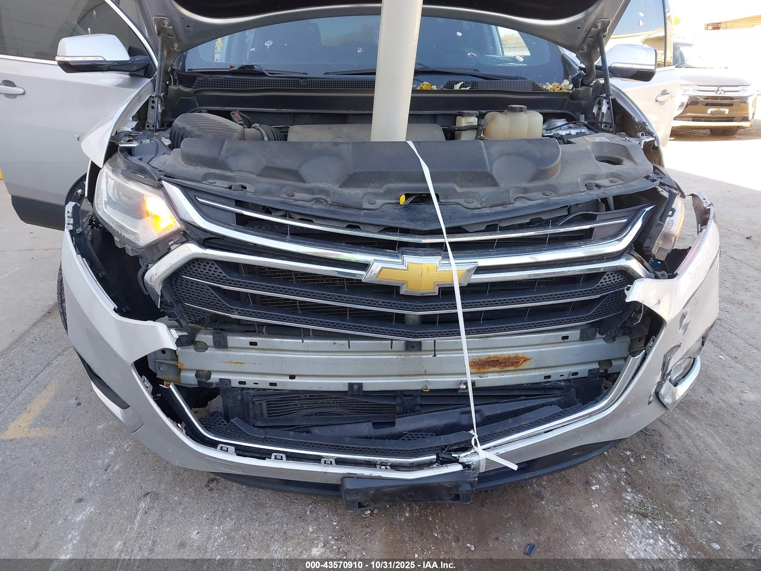 CHEVROLET TRAVERSE image 6