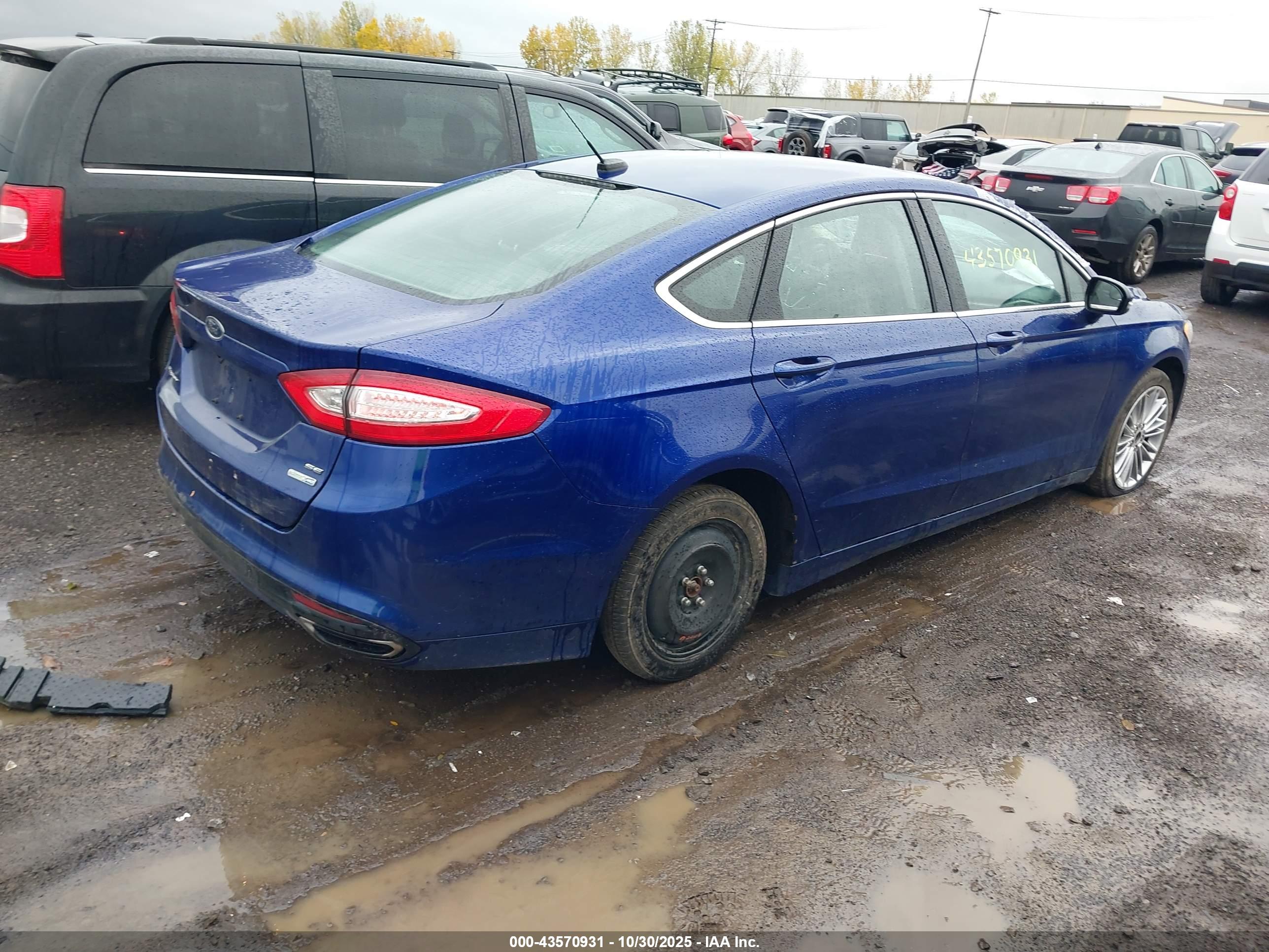 FORD FUSION image 4
