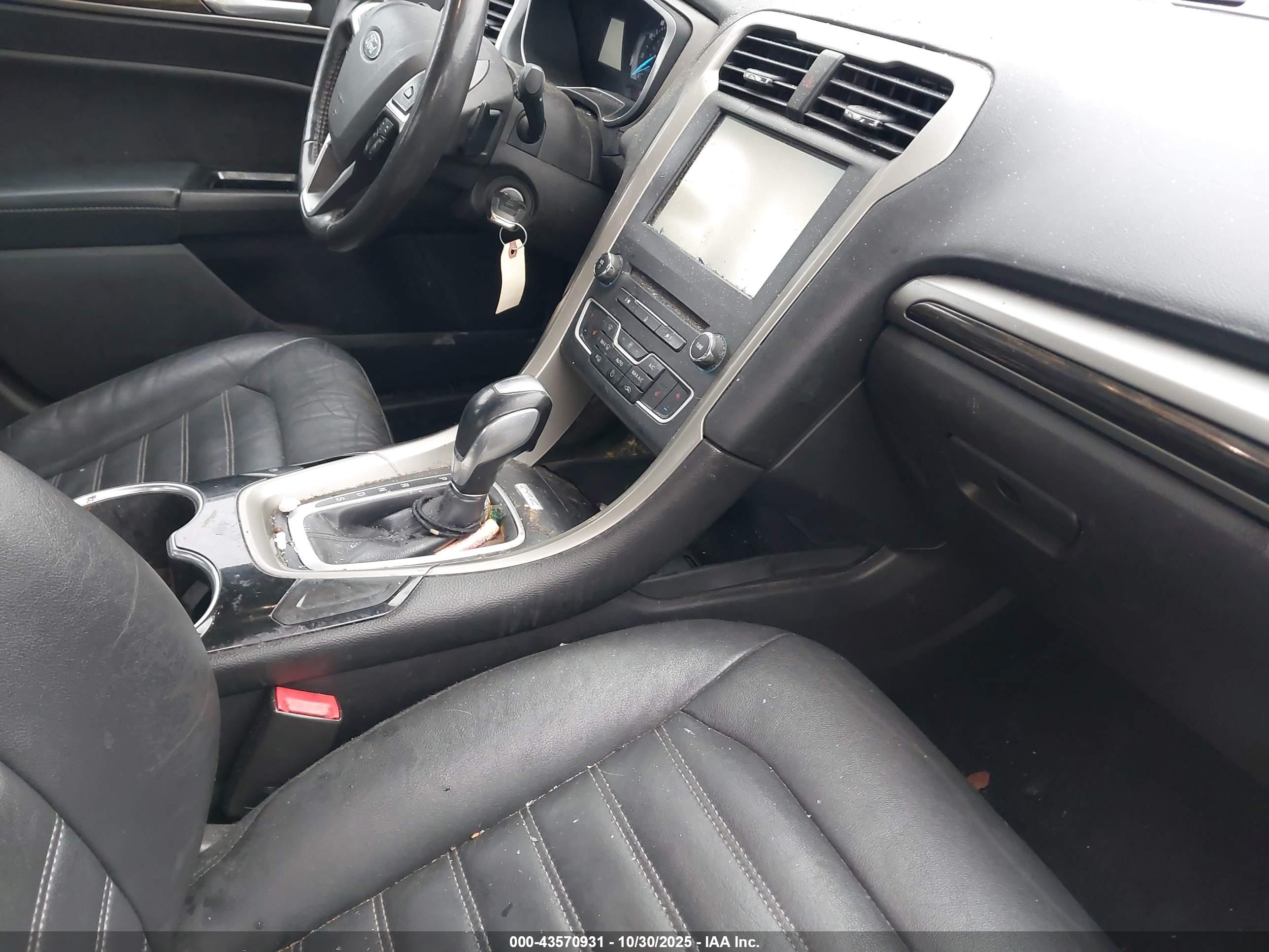 FORD FUSION image 5