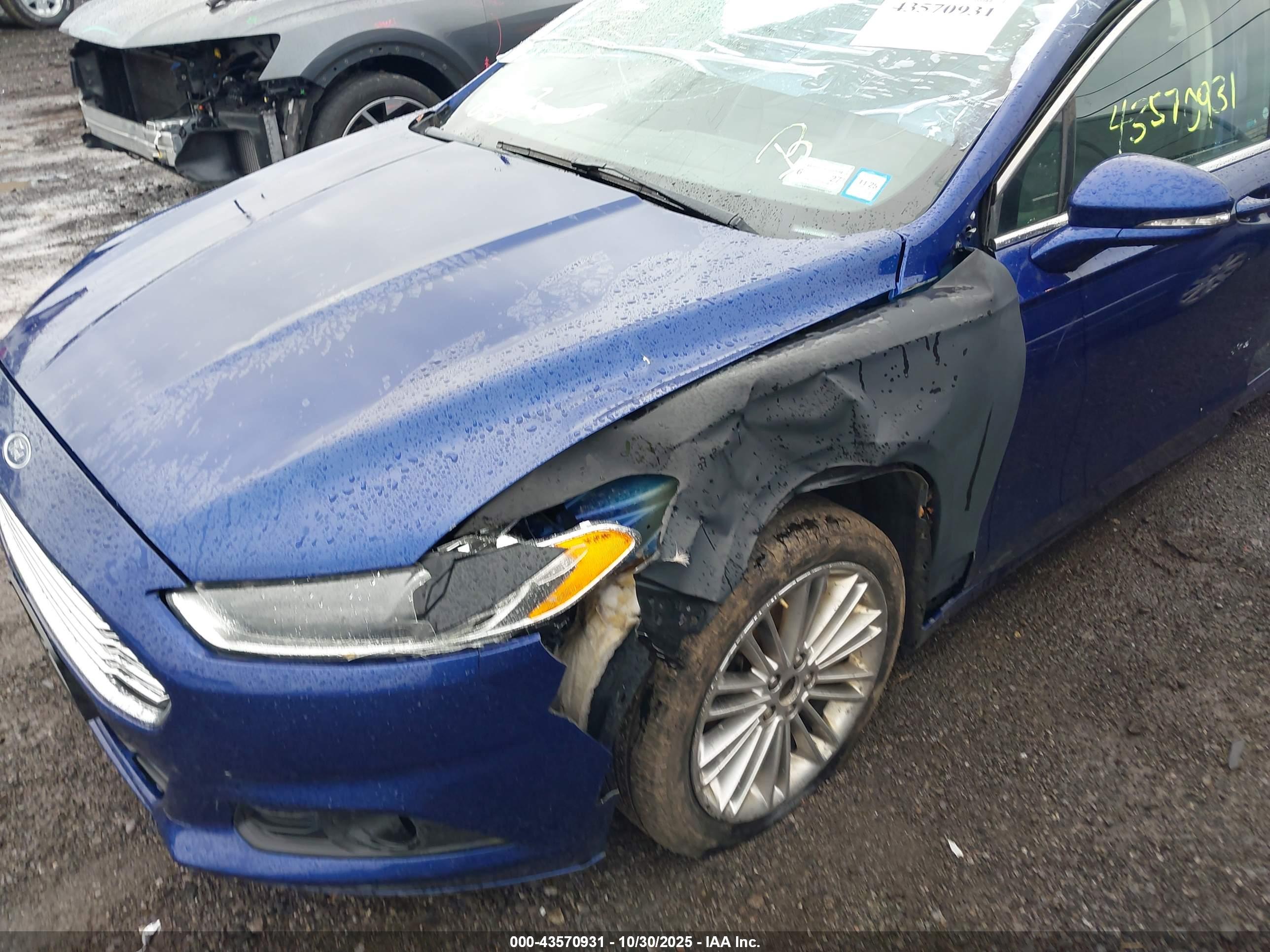 FORD FUSION image 6