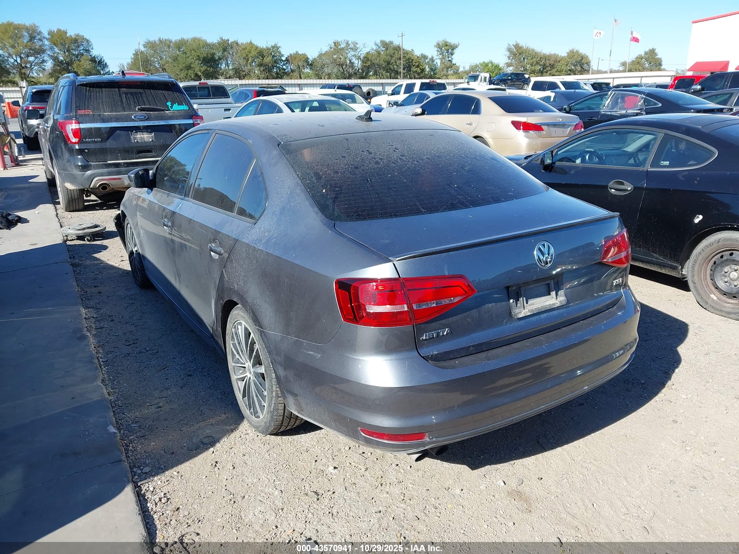 VOLKSWAGEN JETTA image 3