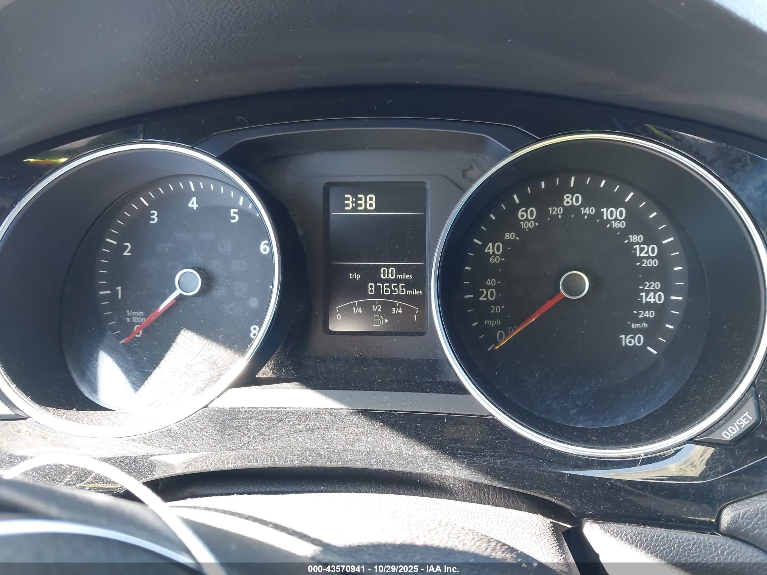 VOLKSWAGEN JETTA image 7