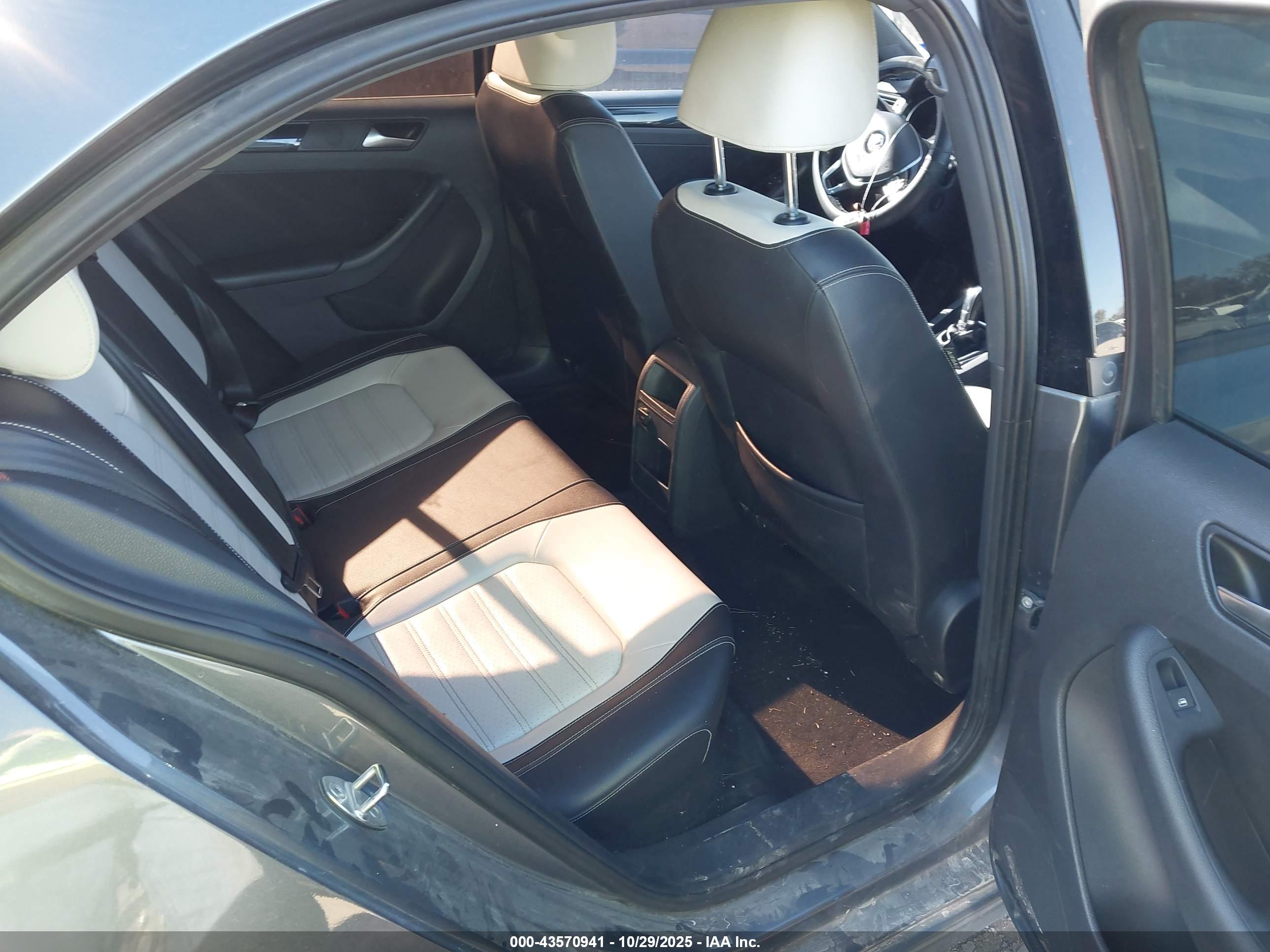 VOLKSWAGEN JETTA image 8