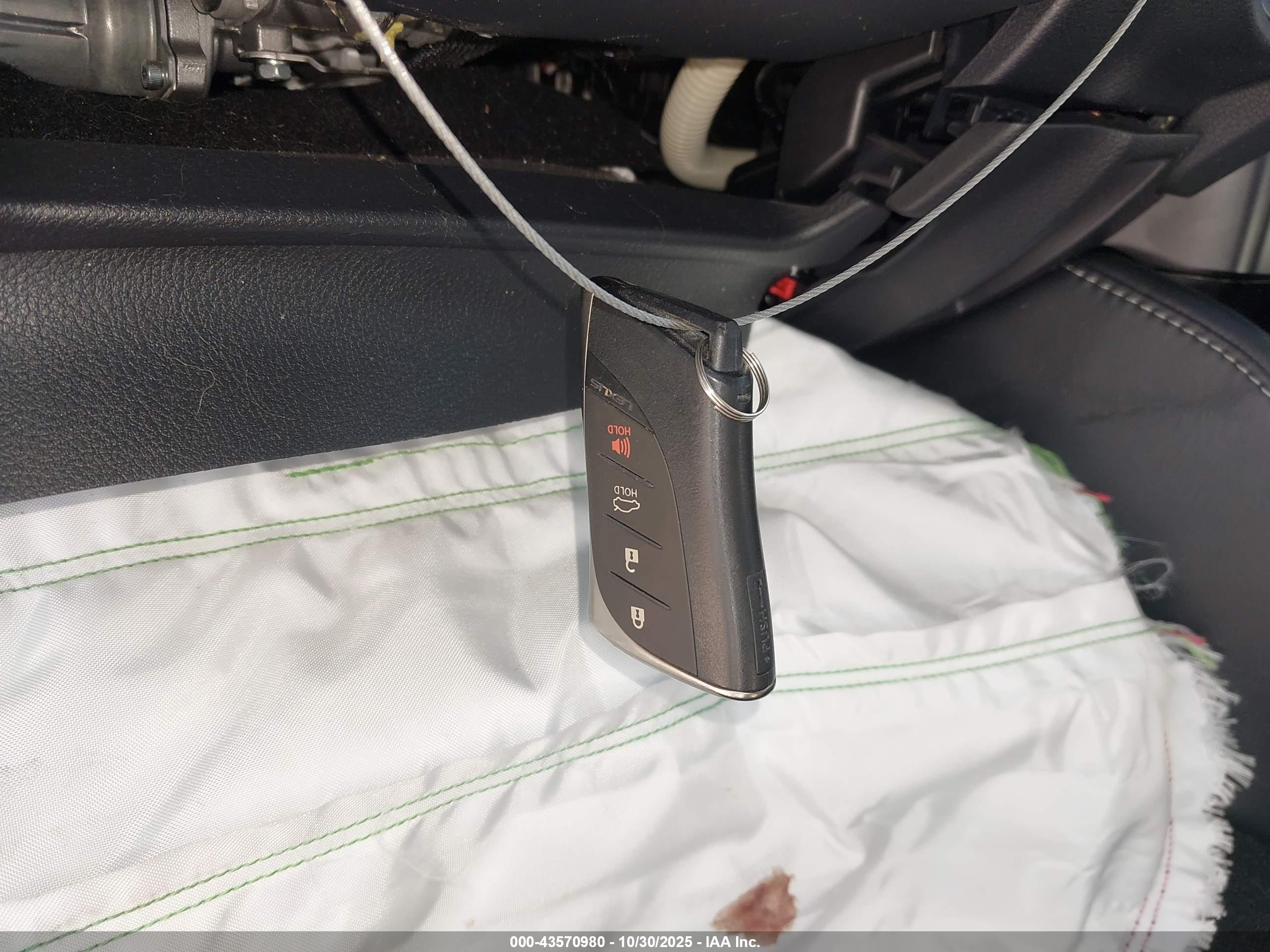 LEXUS ES image 11