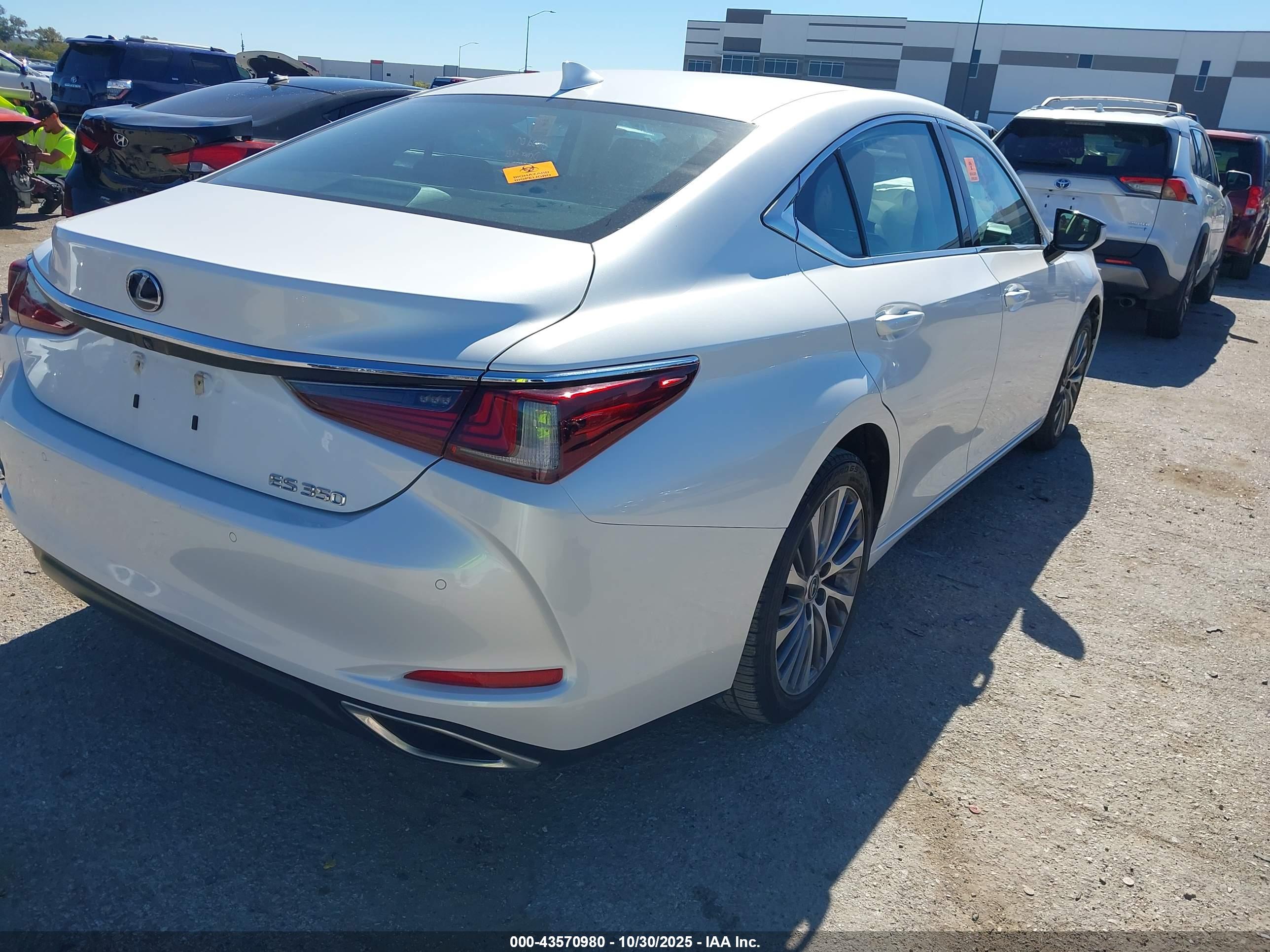 LEXUS ES image 4