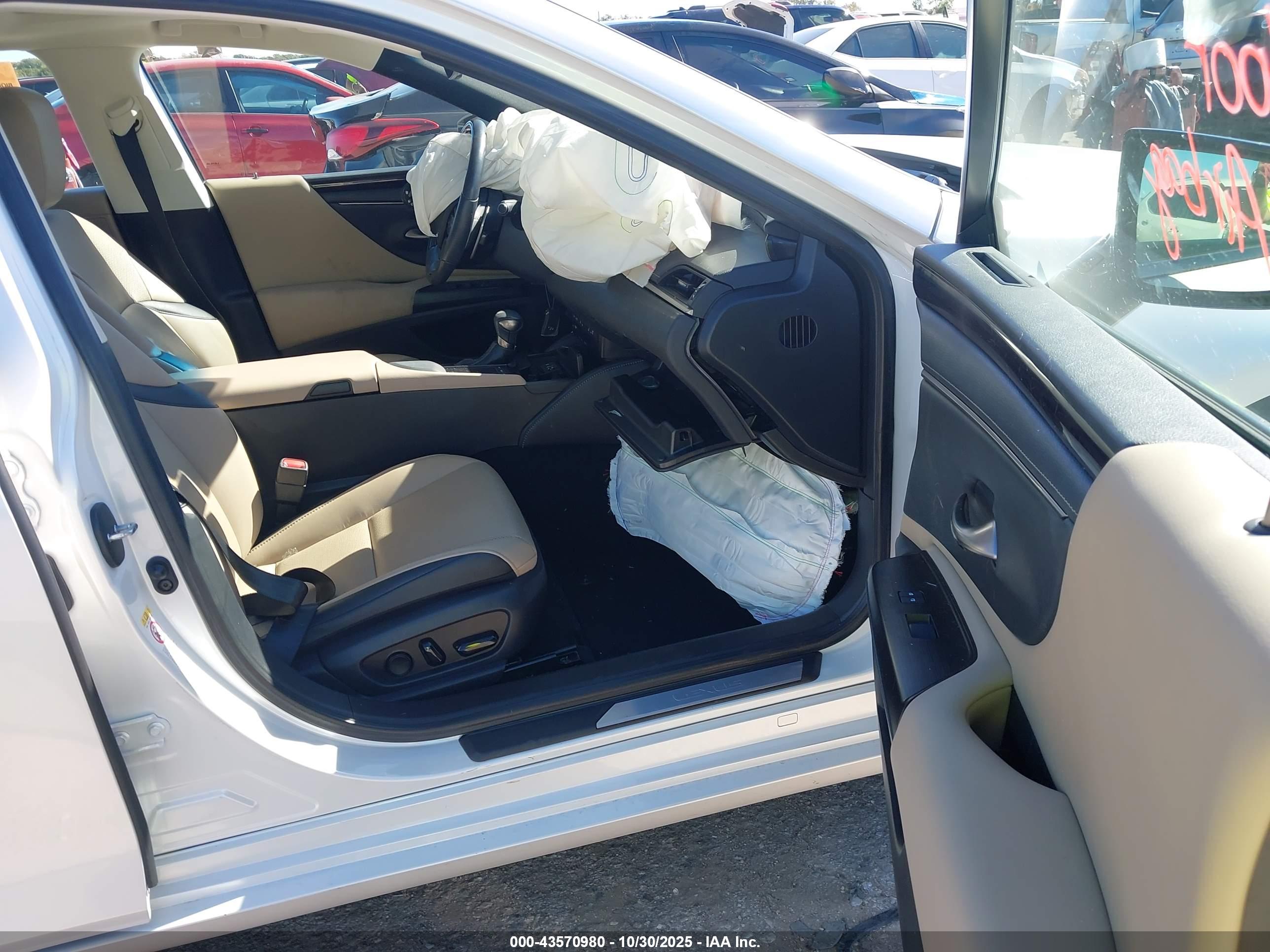 LEXUS ES image 5