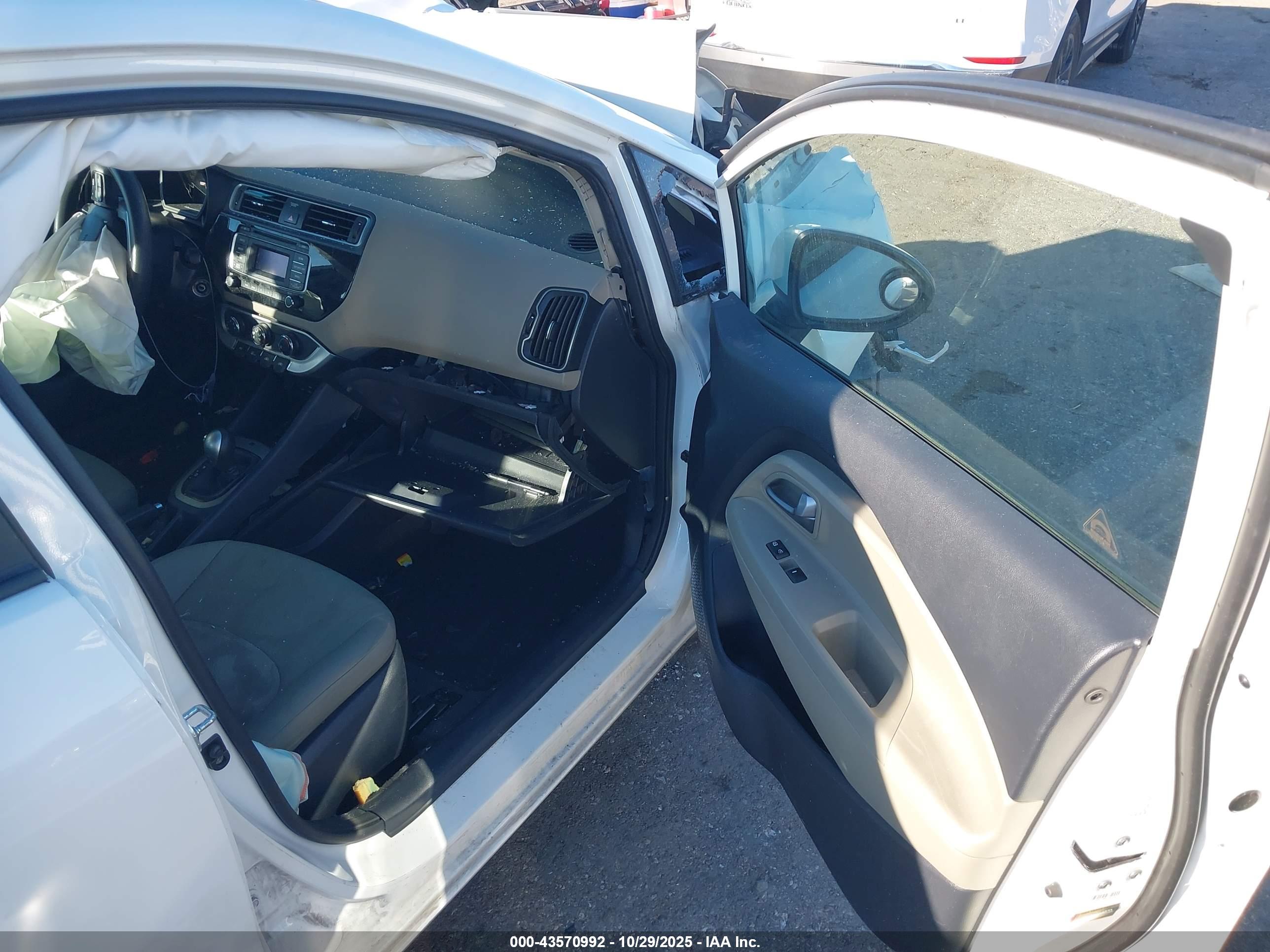 KIA RIO image 5