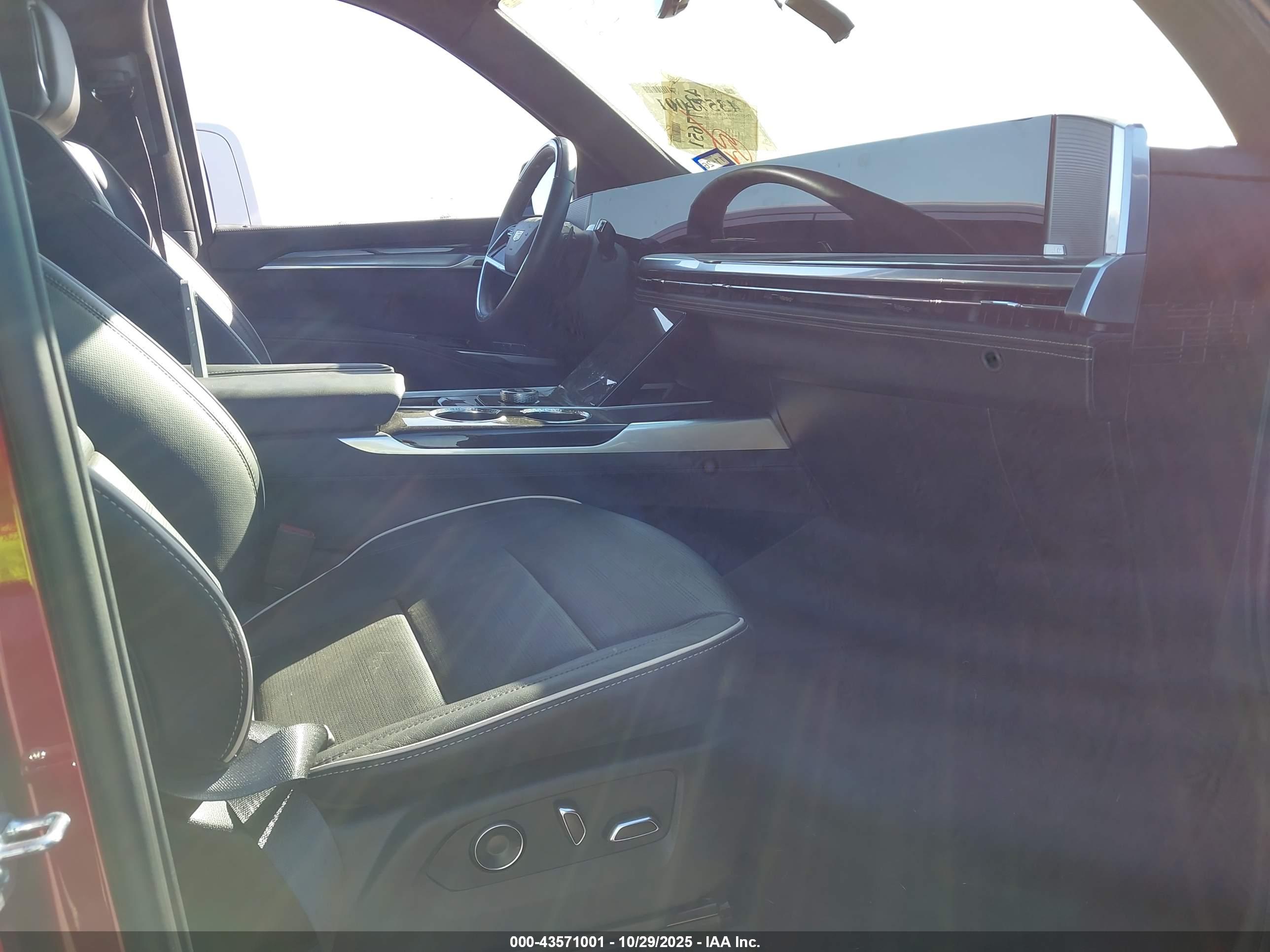 CADILLAC ESCALADE image 5