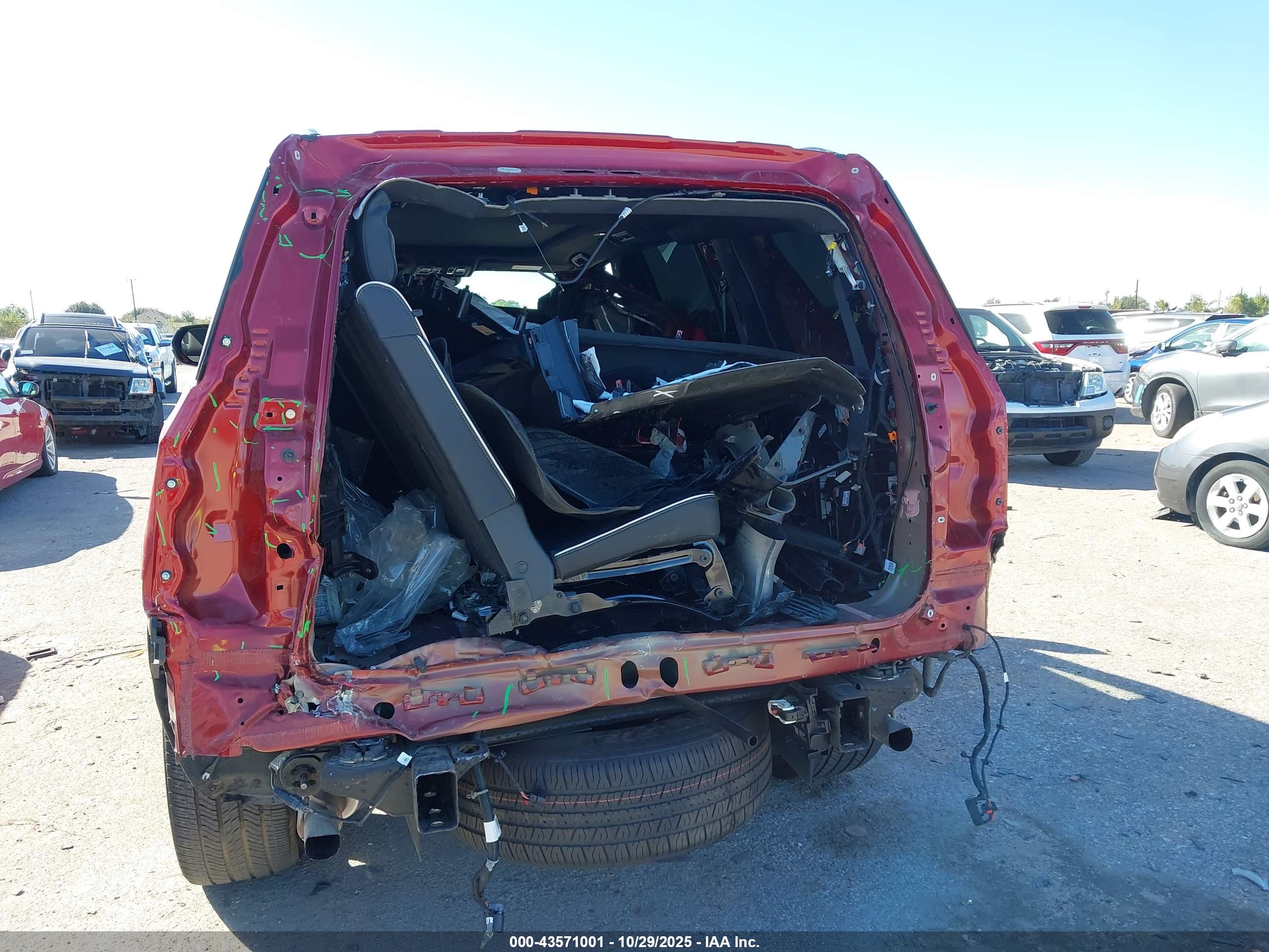 CADILLAC ESCALADE image 6