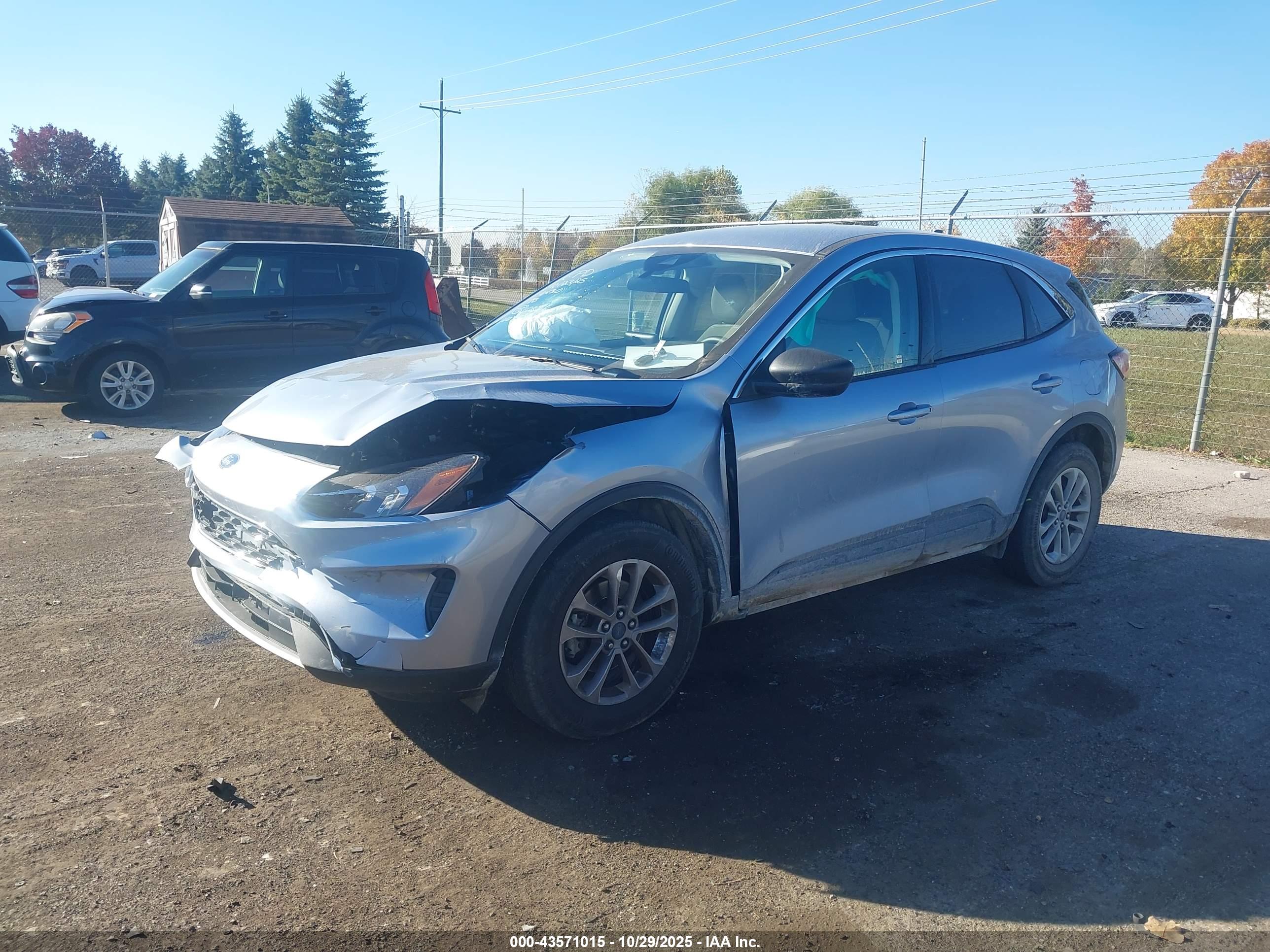 FORD ESCAPE image 2