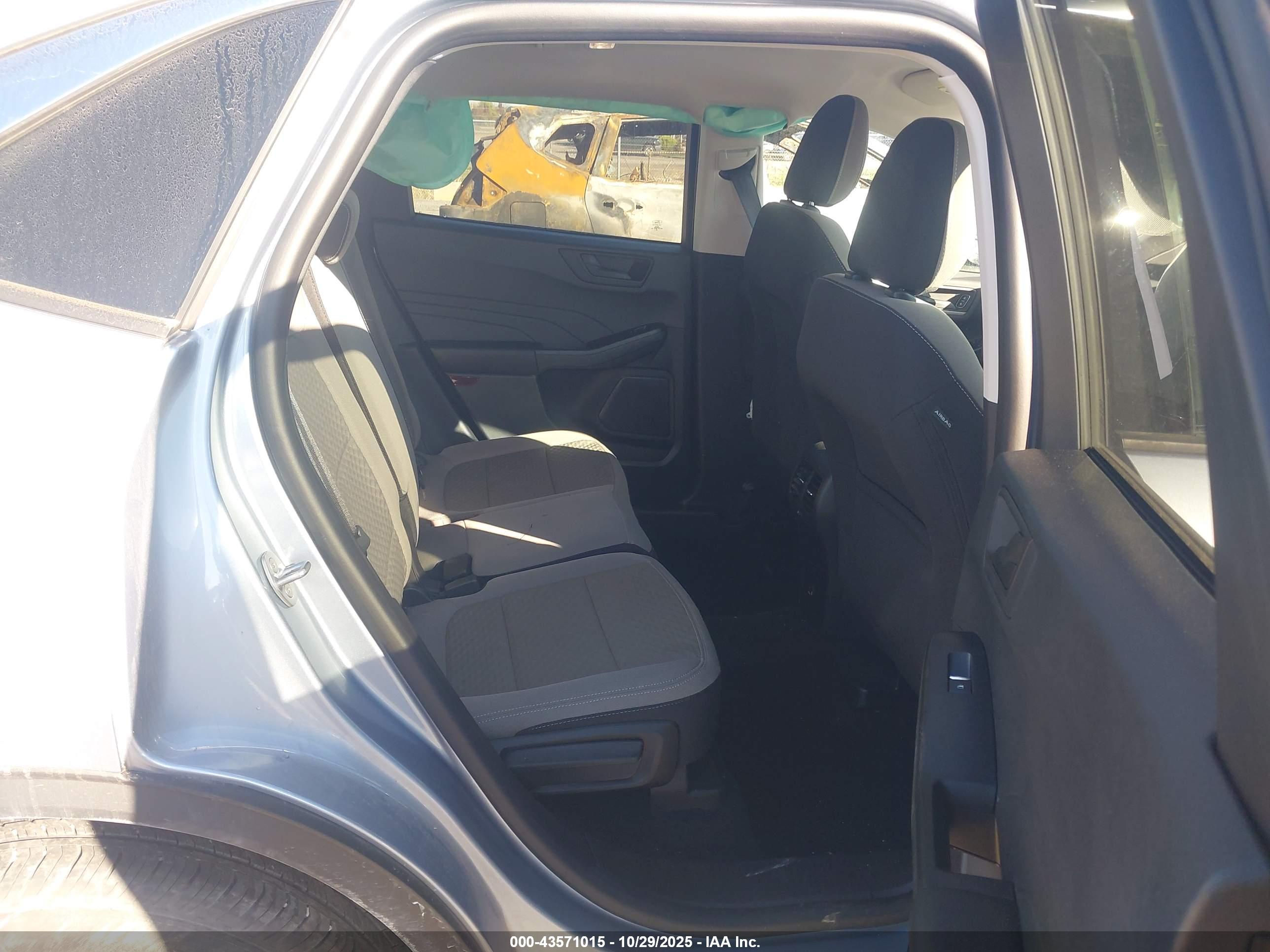 FORD ESCAPE image 8