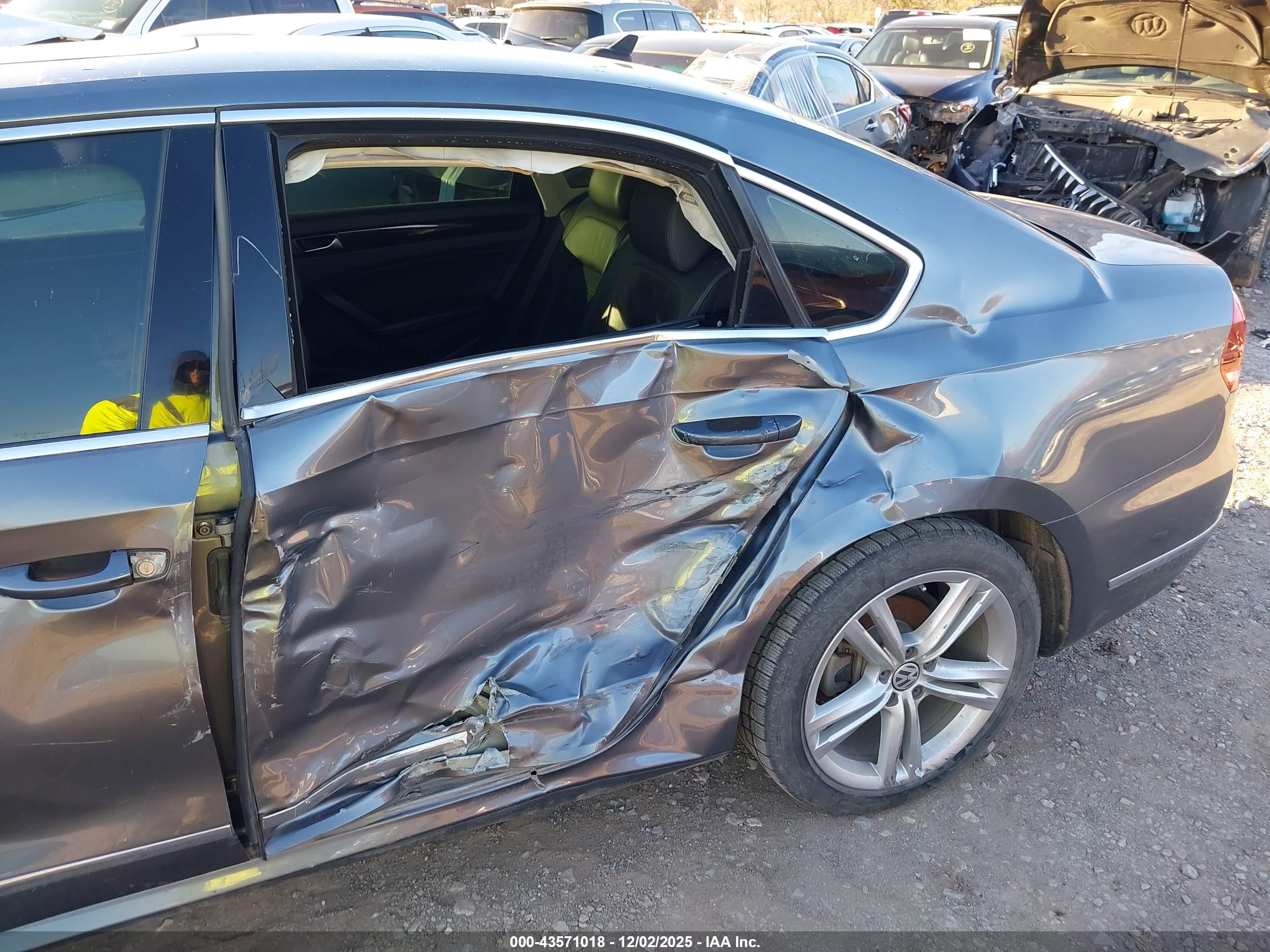 VOLKSWAGEN PASSAT image 6