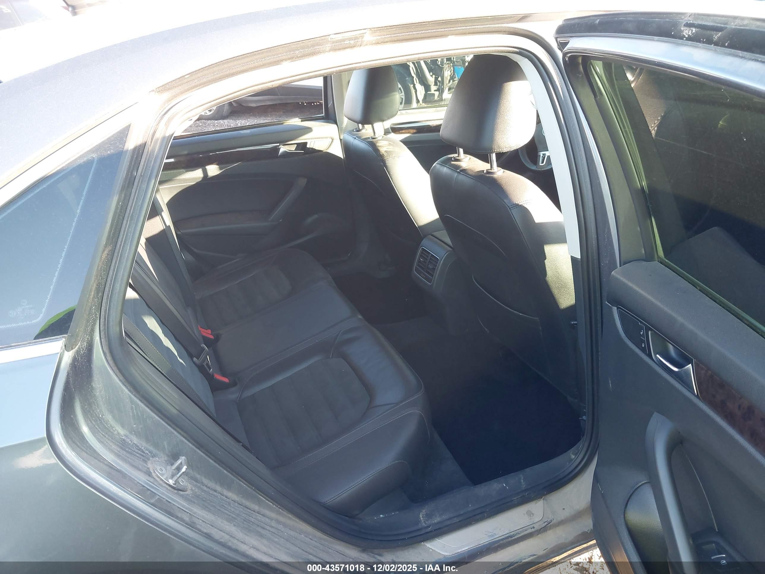 VOLKSWAGEN PASSAT image 8