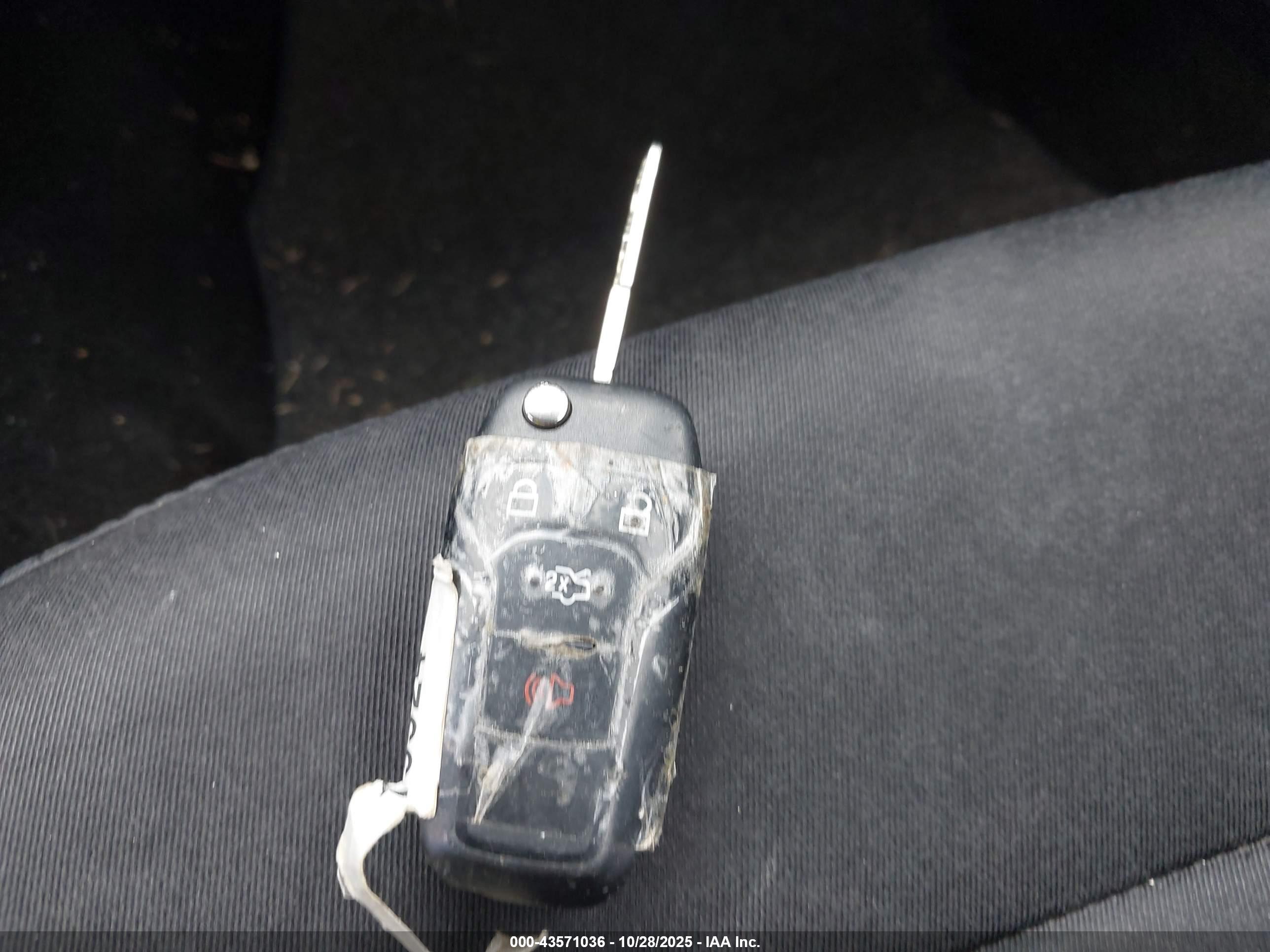 FORD FUSION image 11