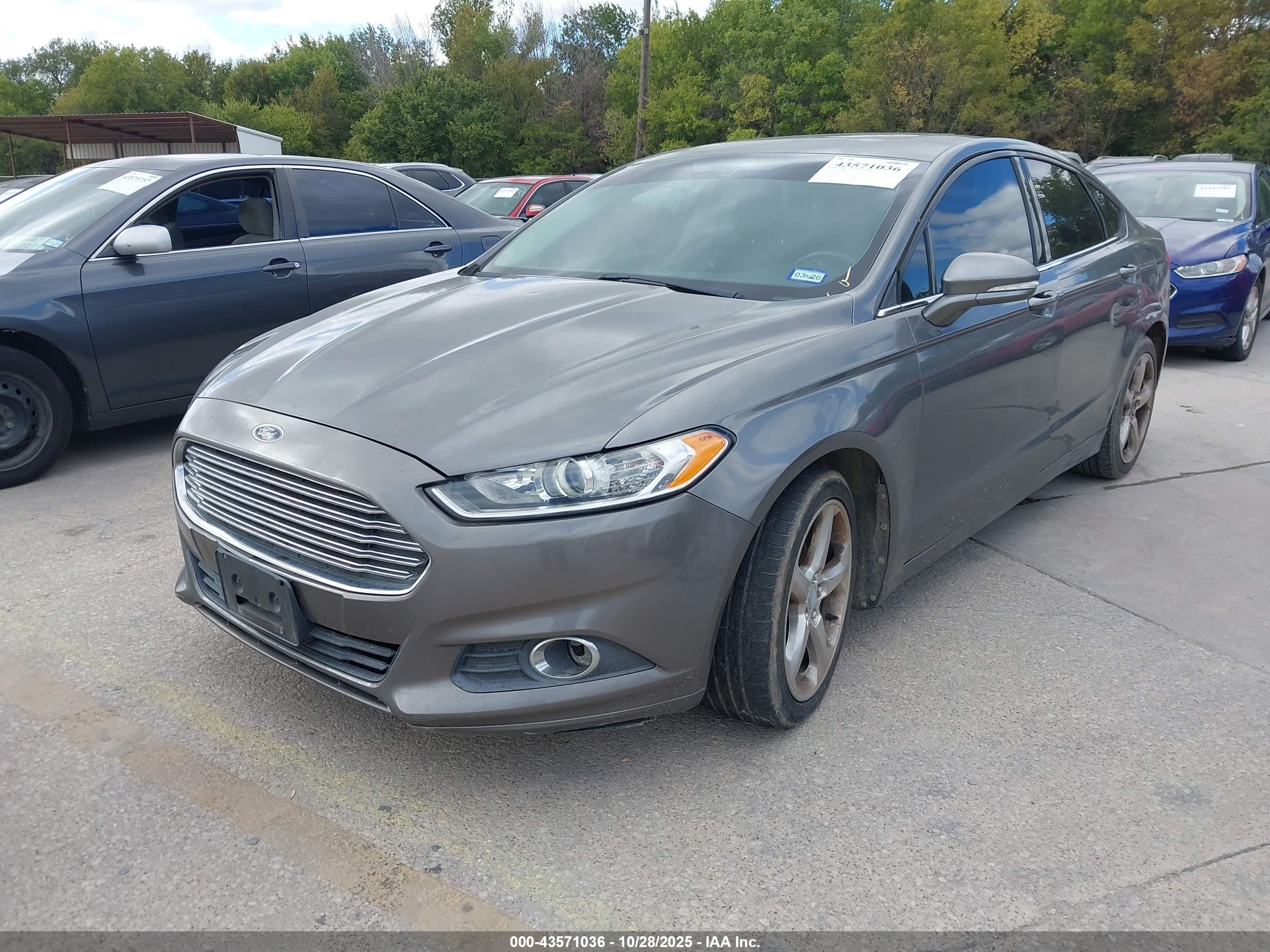 FORD FUSION image 2