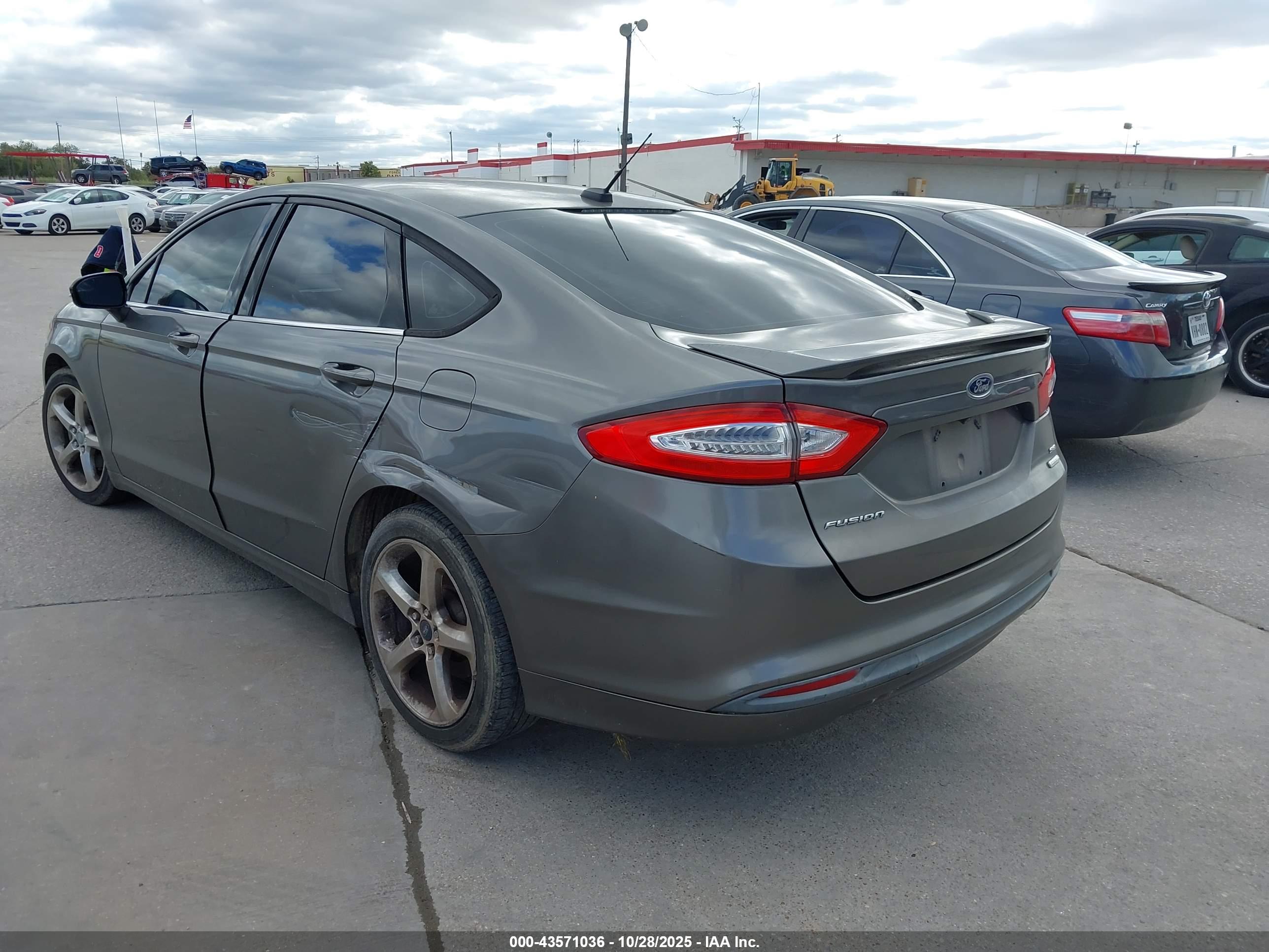 FORD FUSION image 3