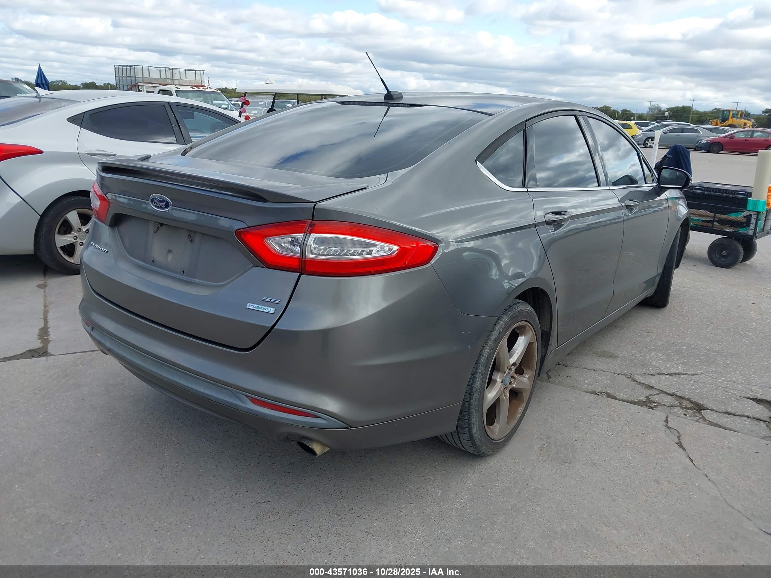 FORD FUSION image 4