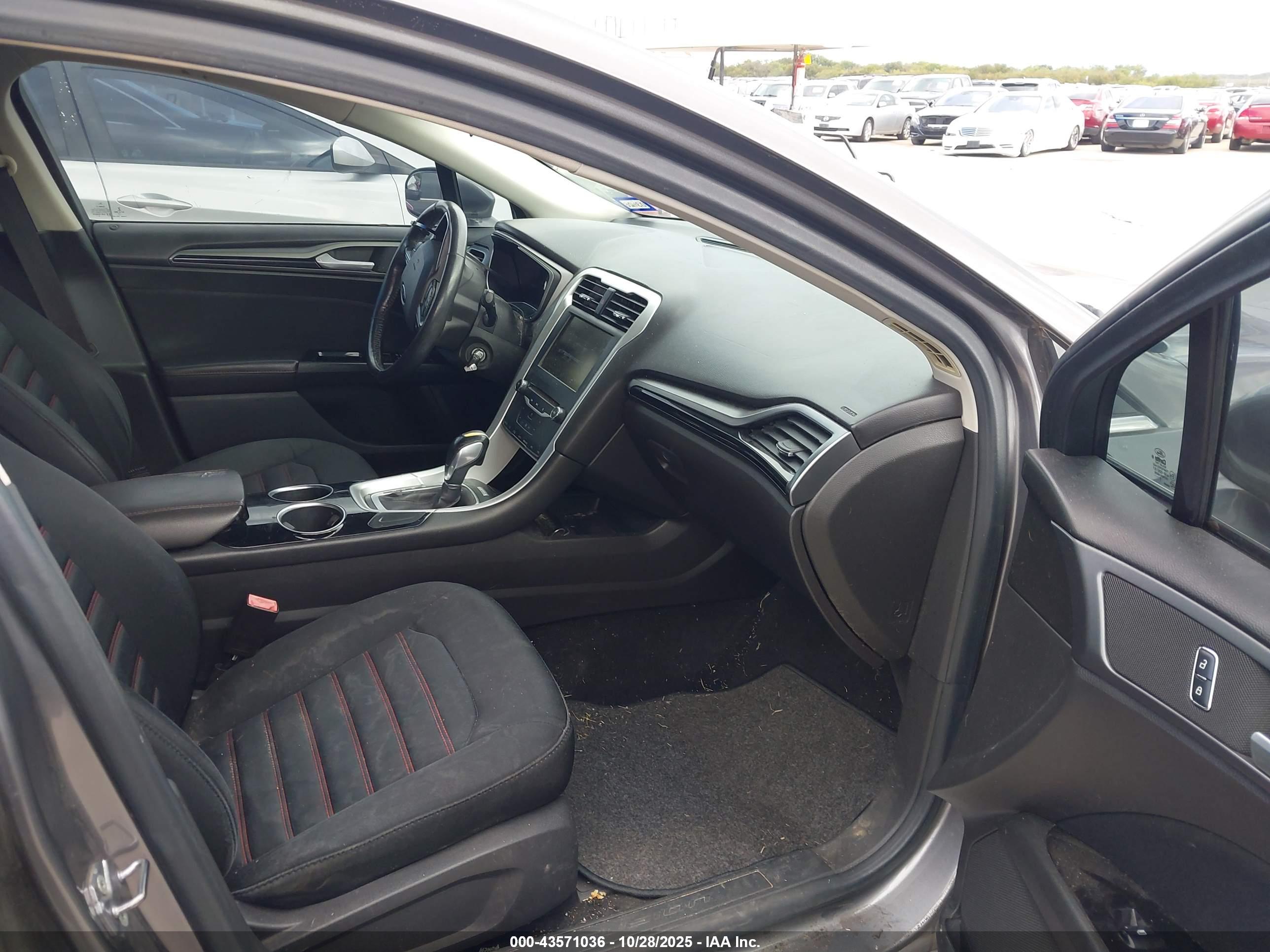 FORD FUSION image 5