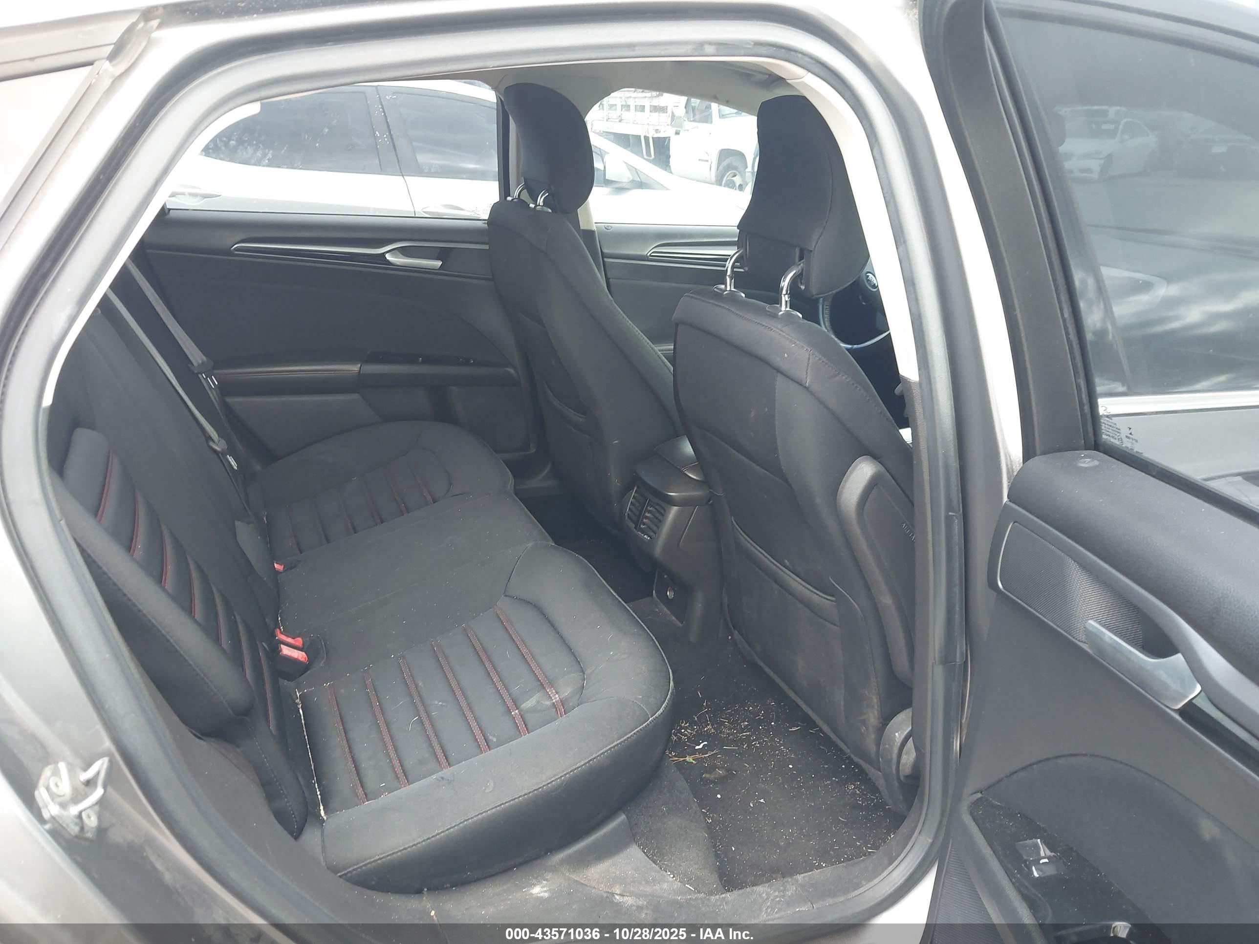 FORD FUSION image 8