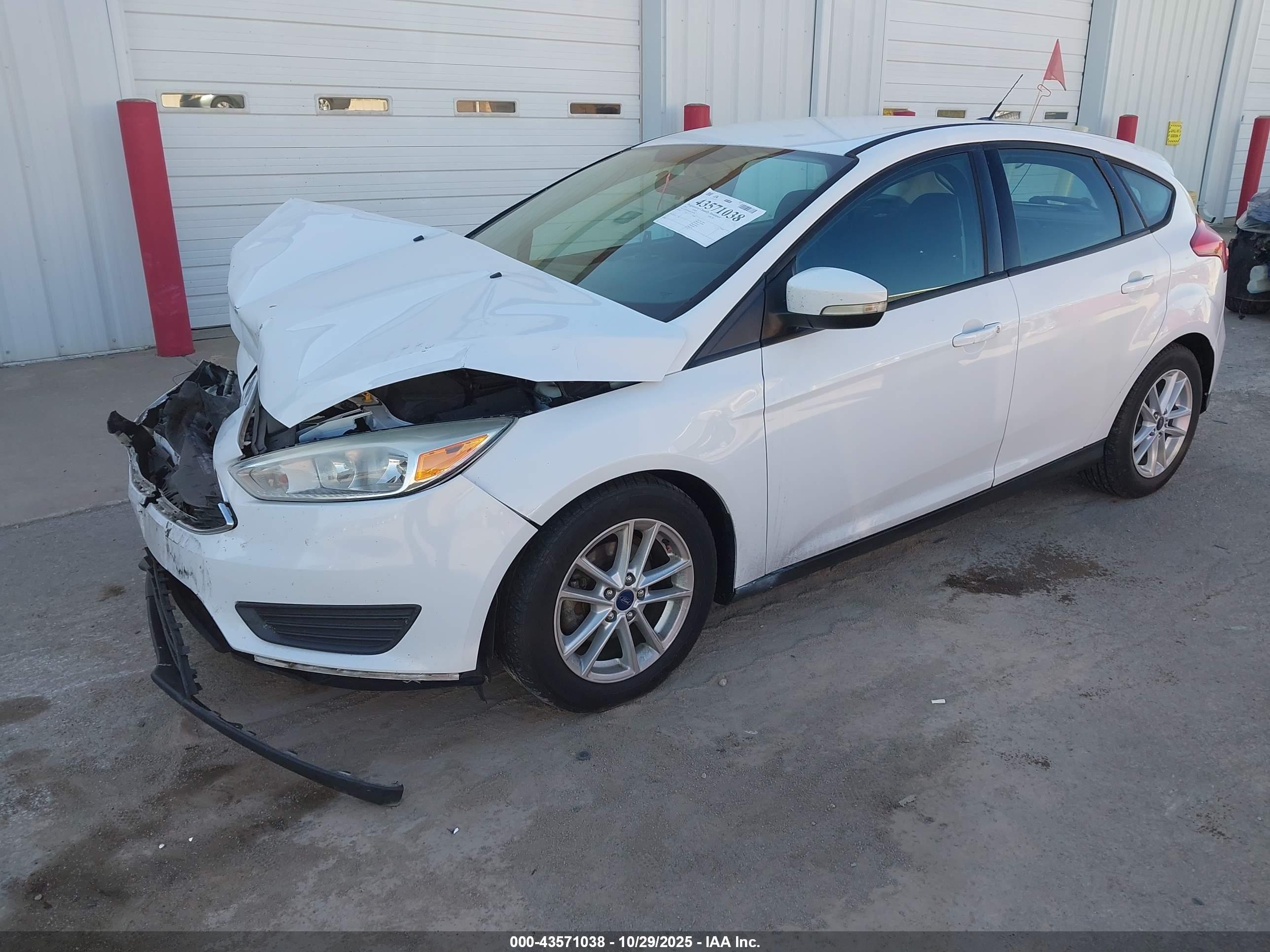 FORD FOCUS image 2