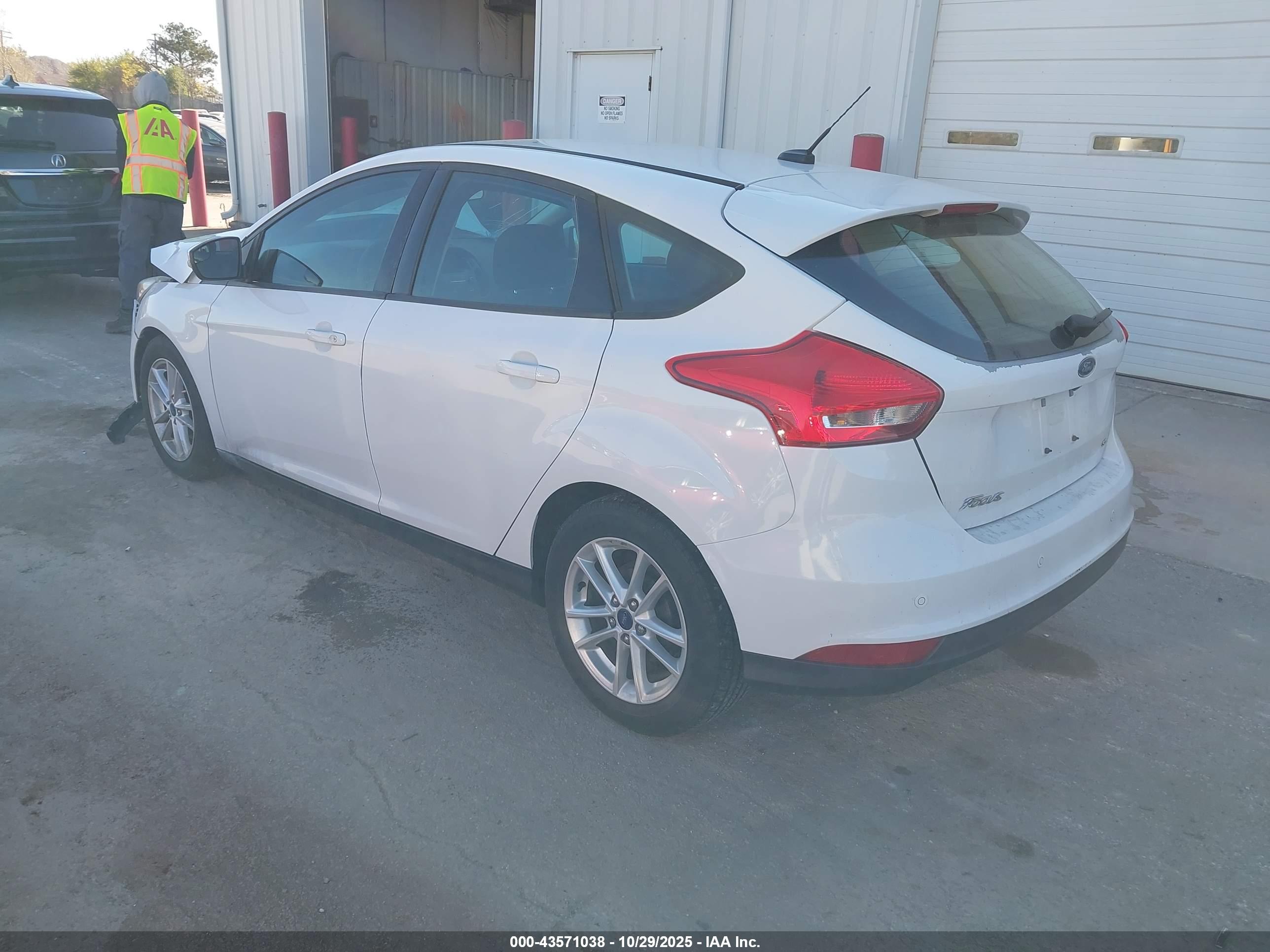 FORD FOCUS image 3