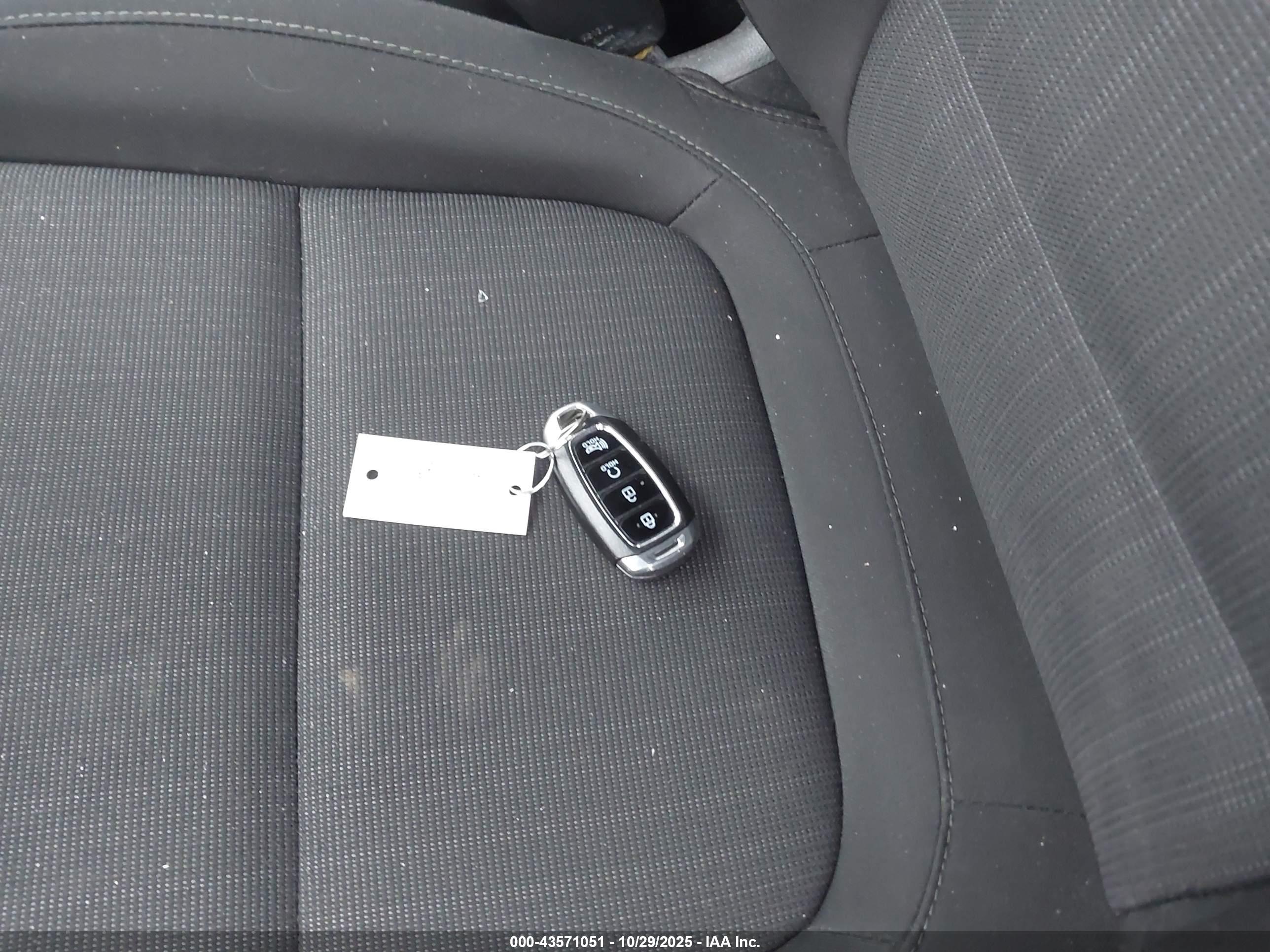 HYUNDAI KONA image 11