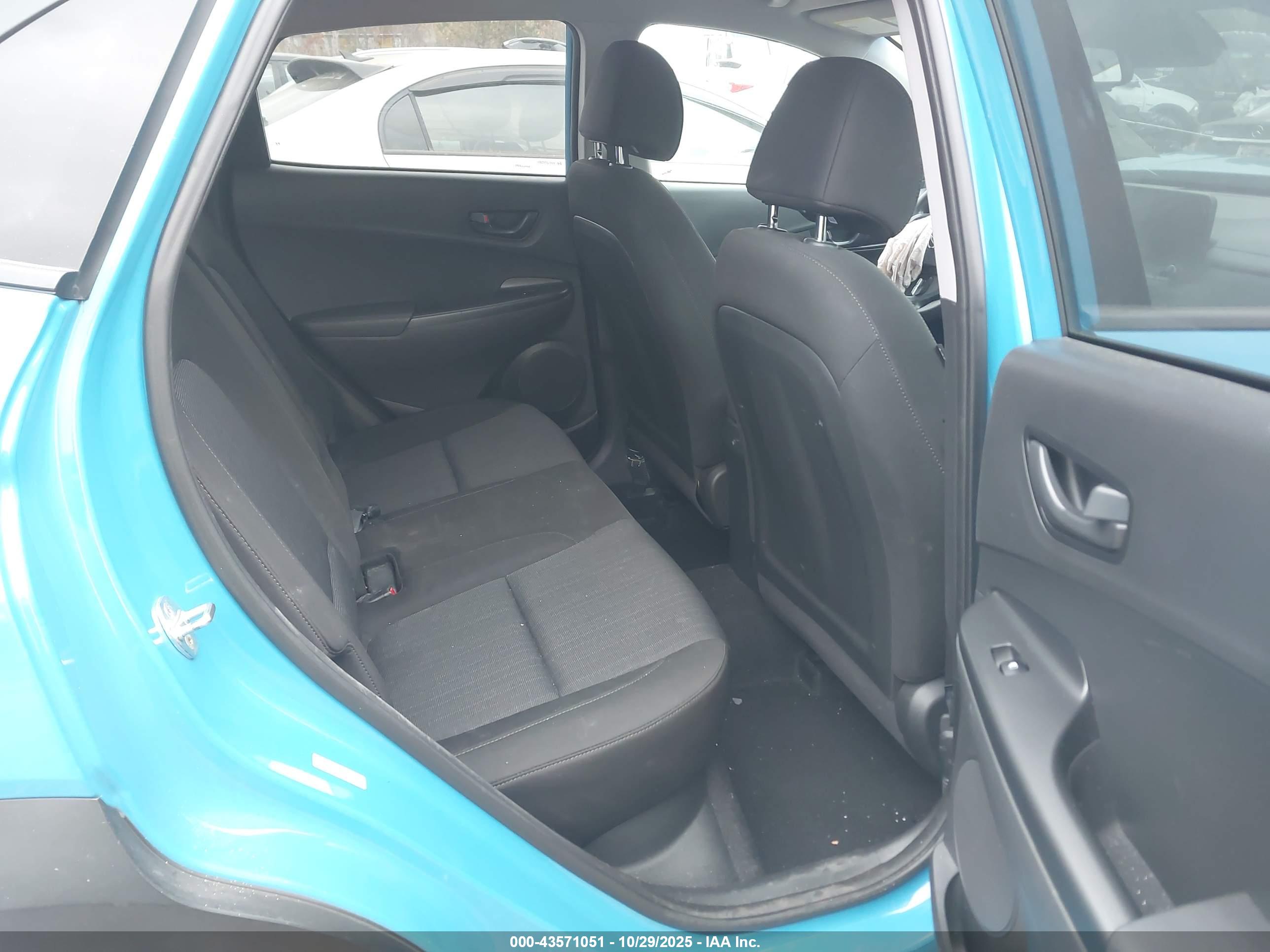 HYUNDAI KONA image 8