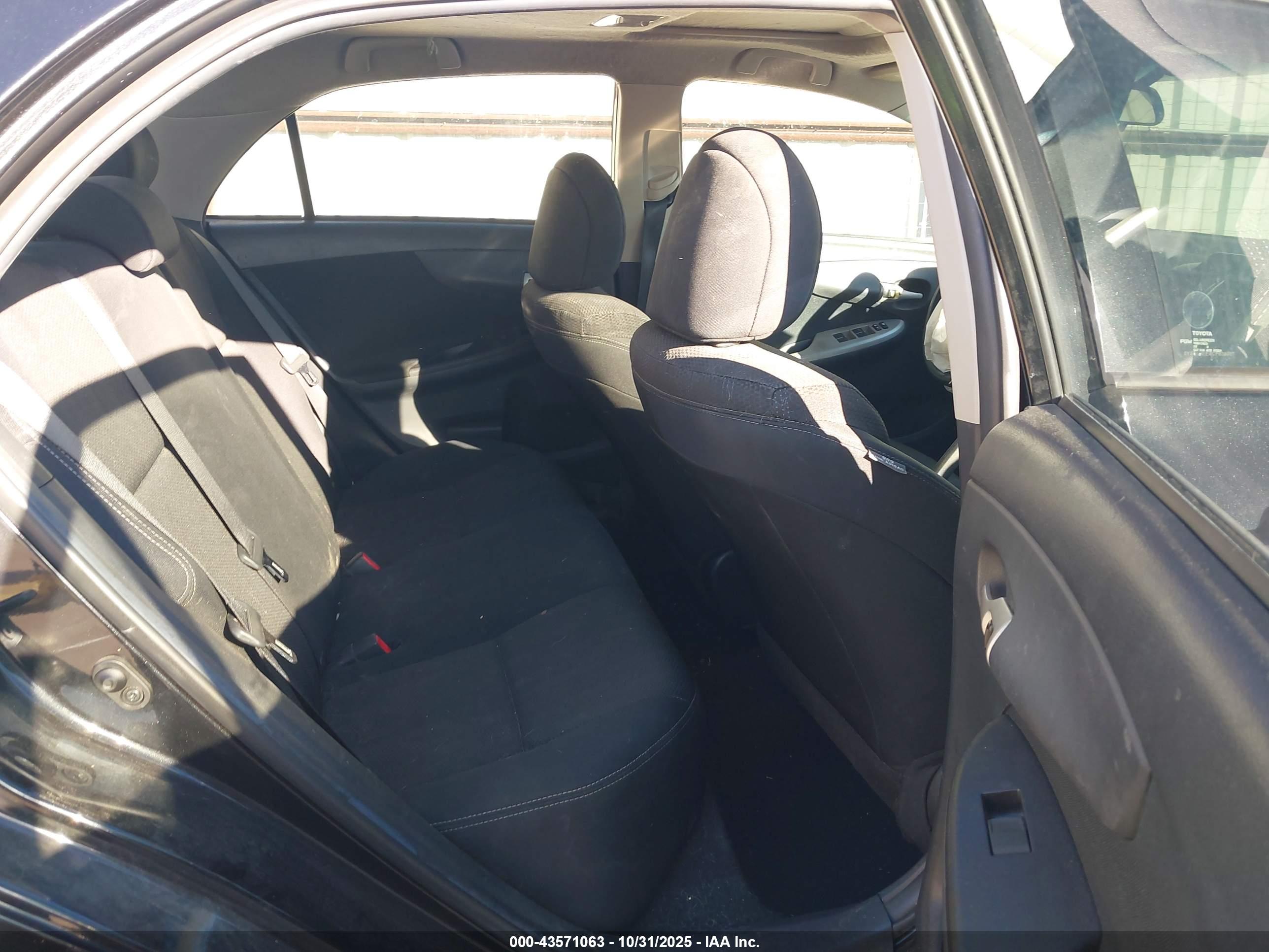 TOYOTA COROLLA image 8