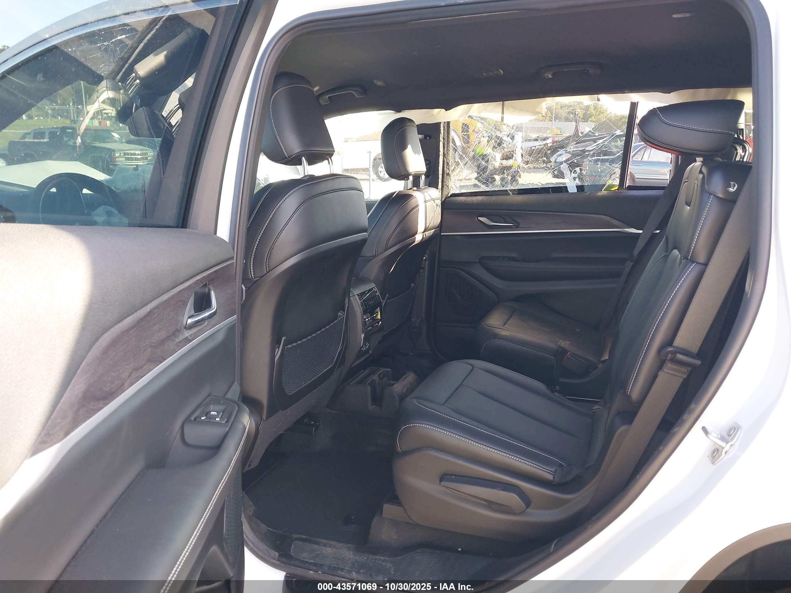 JEEP GRAND image 8