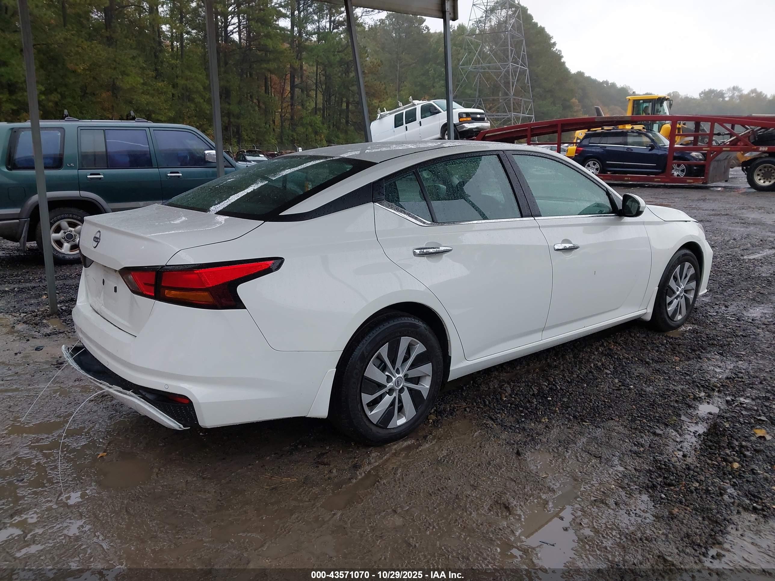 NISSAN ALTIMA image 4