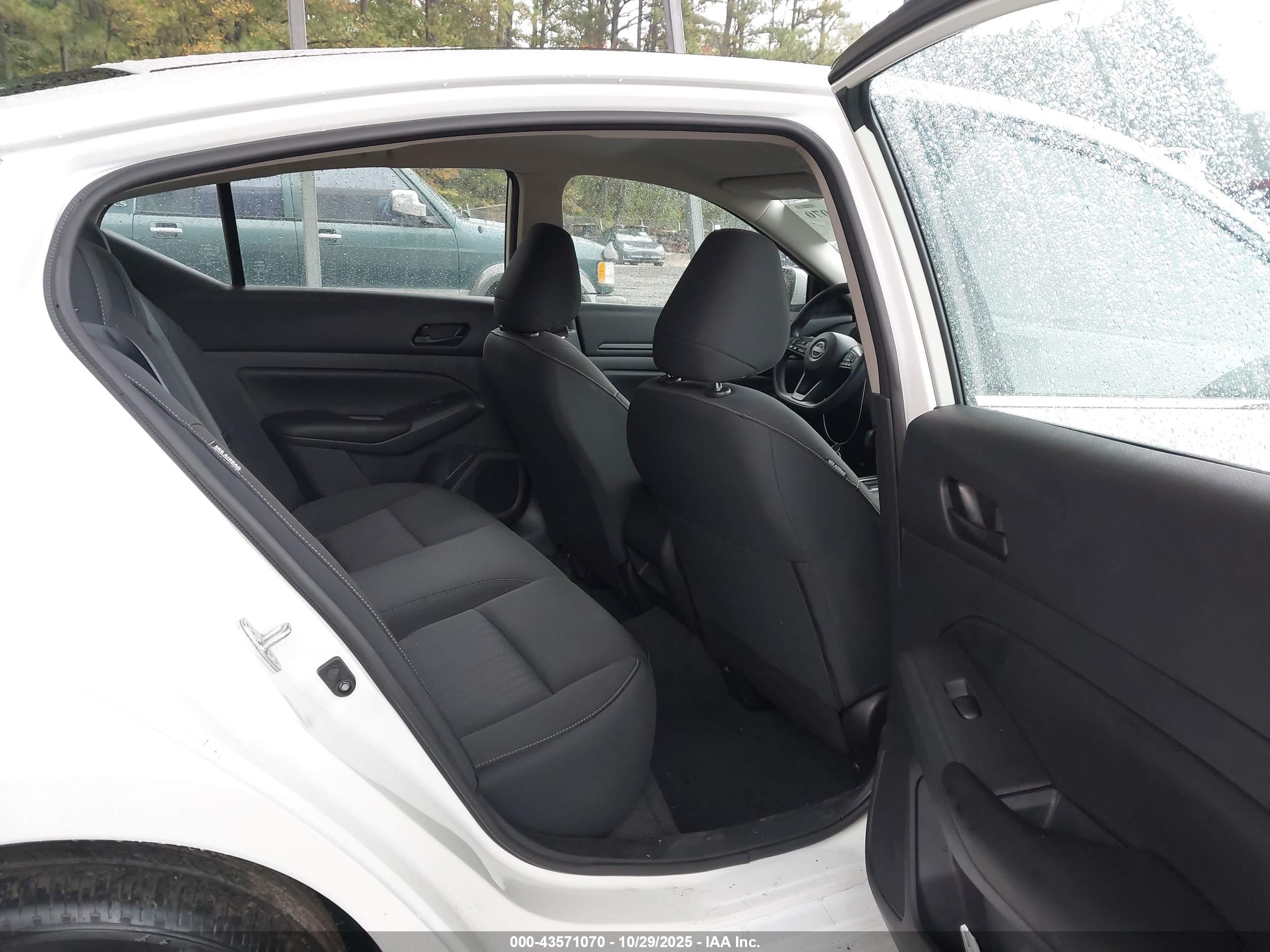 NISSAN ALTIMA image 8