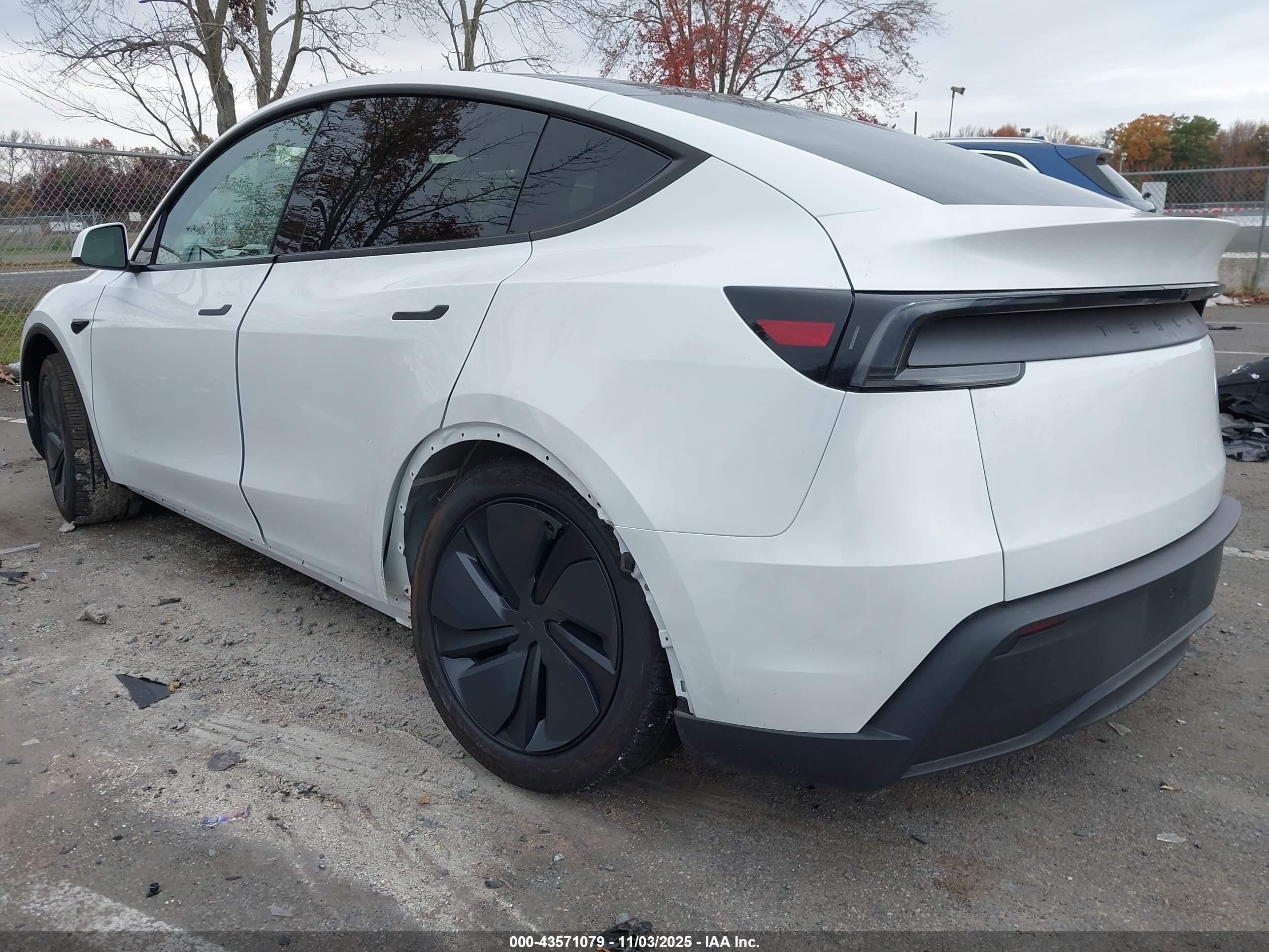 TESLA MODEL image 3