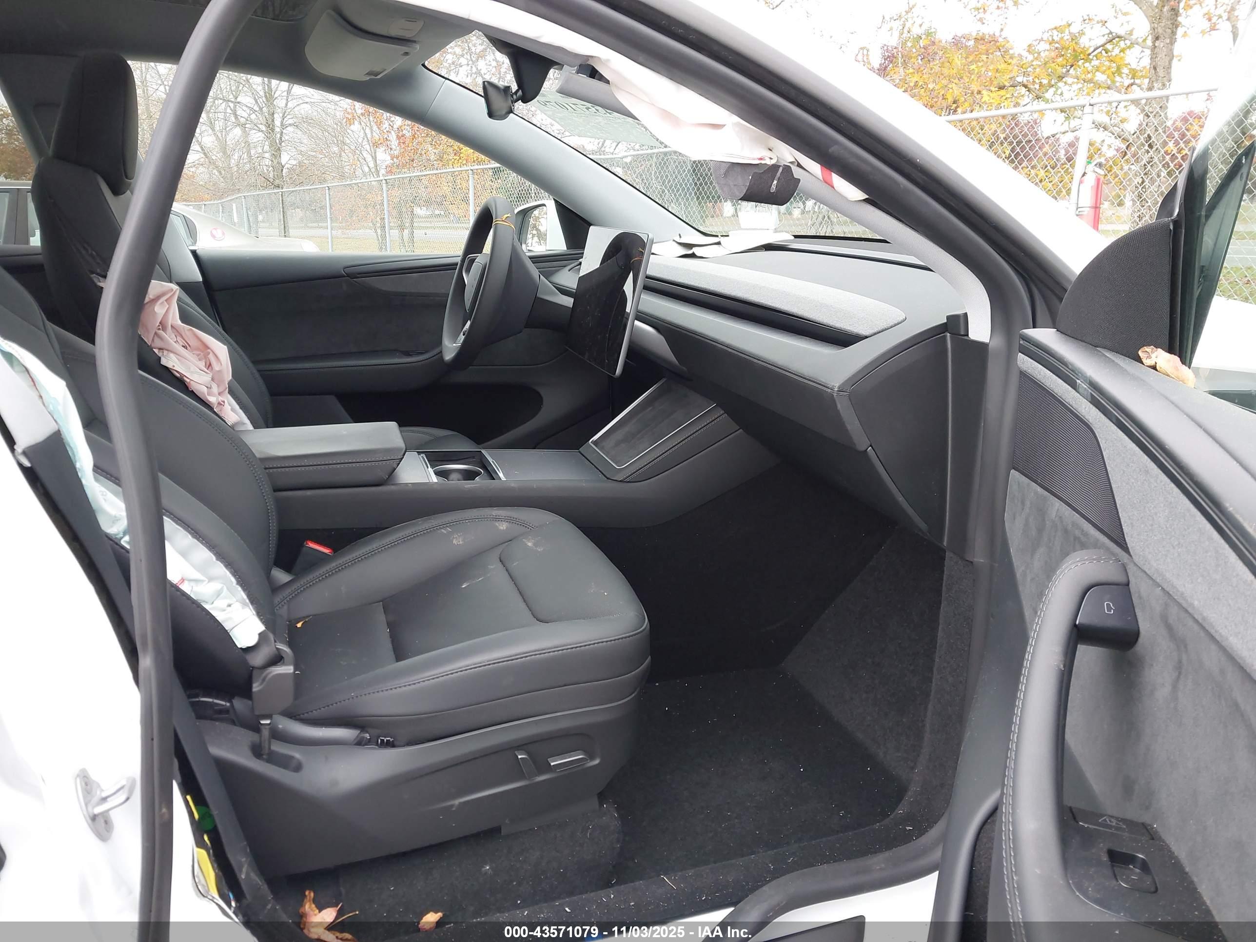 TESLA MODEL image 5