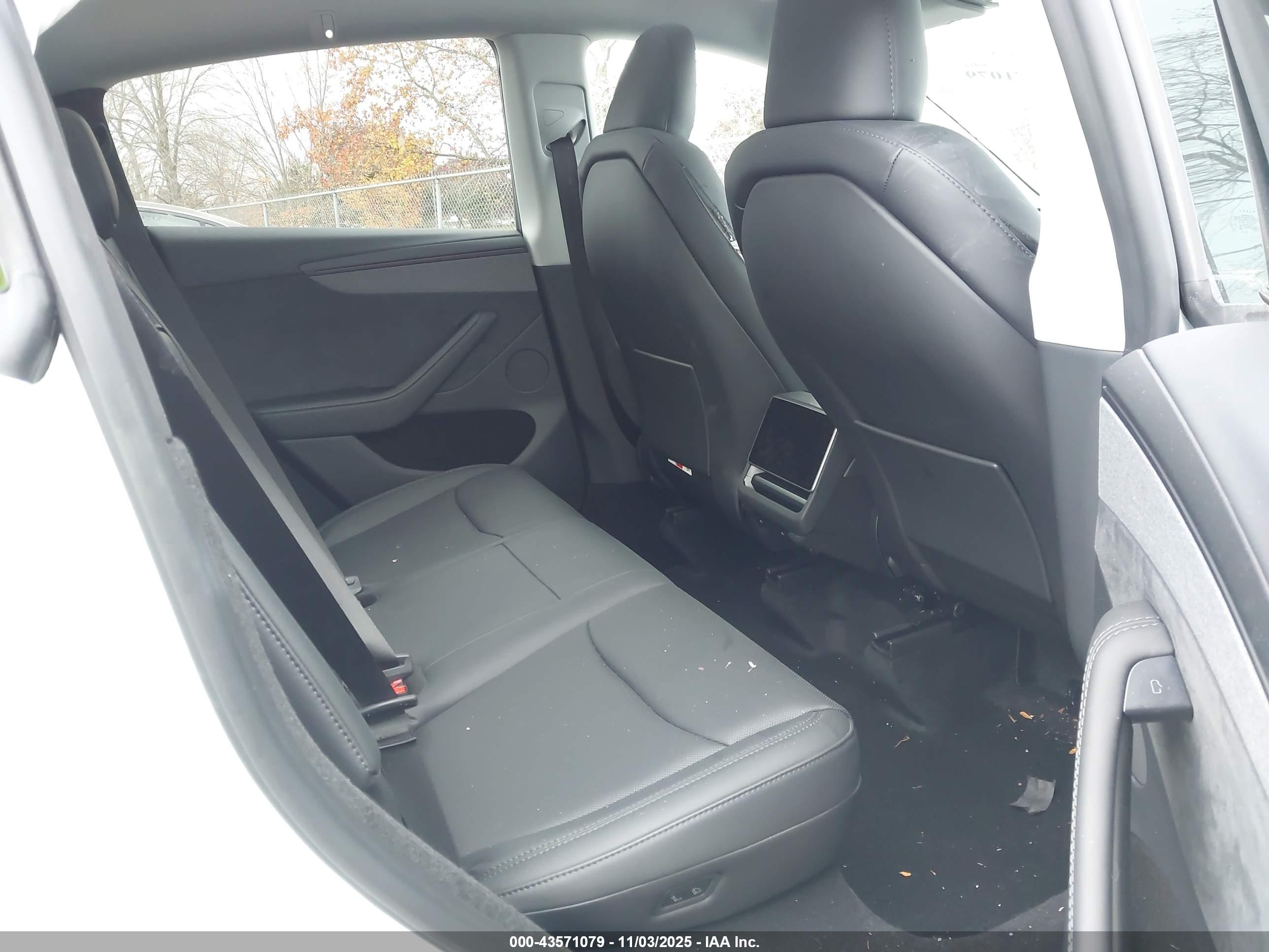 TESLA MODEL image 8
