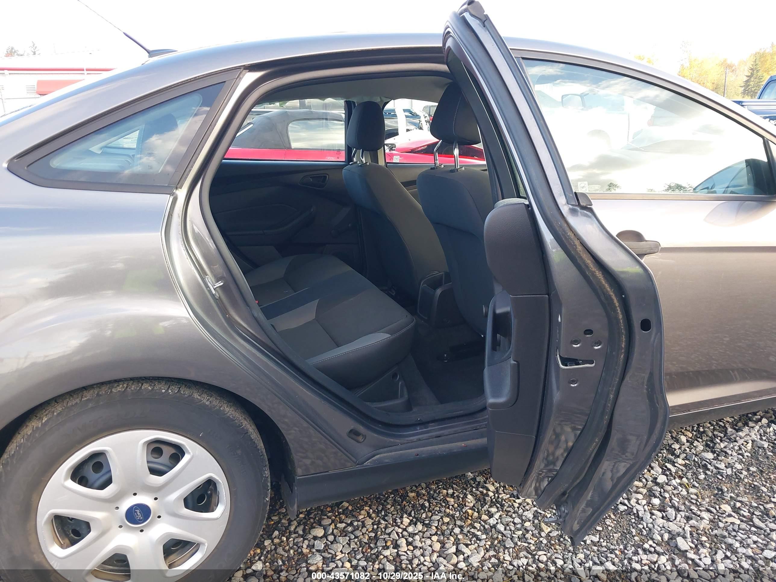 FORD FOCUS image 8