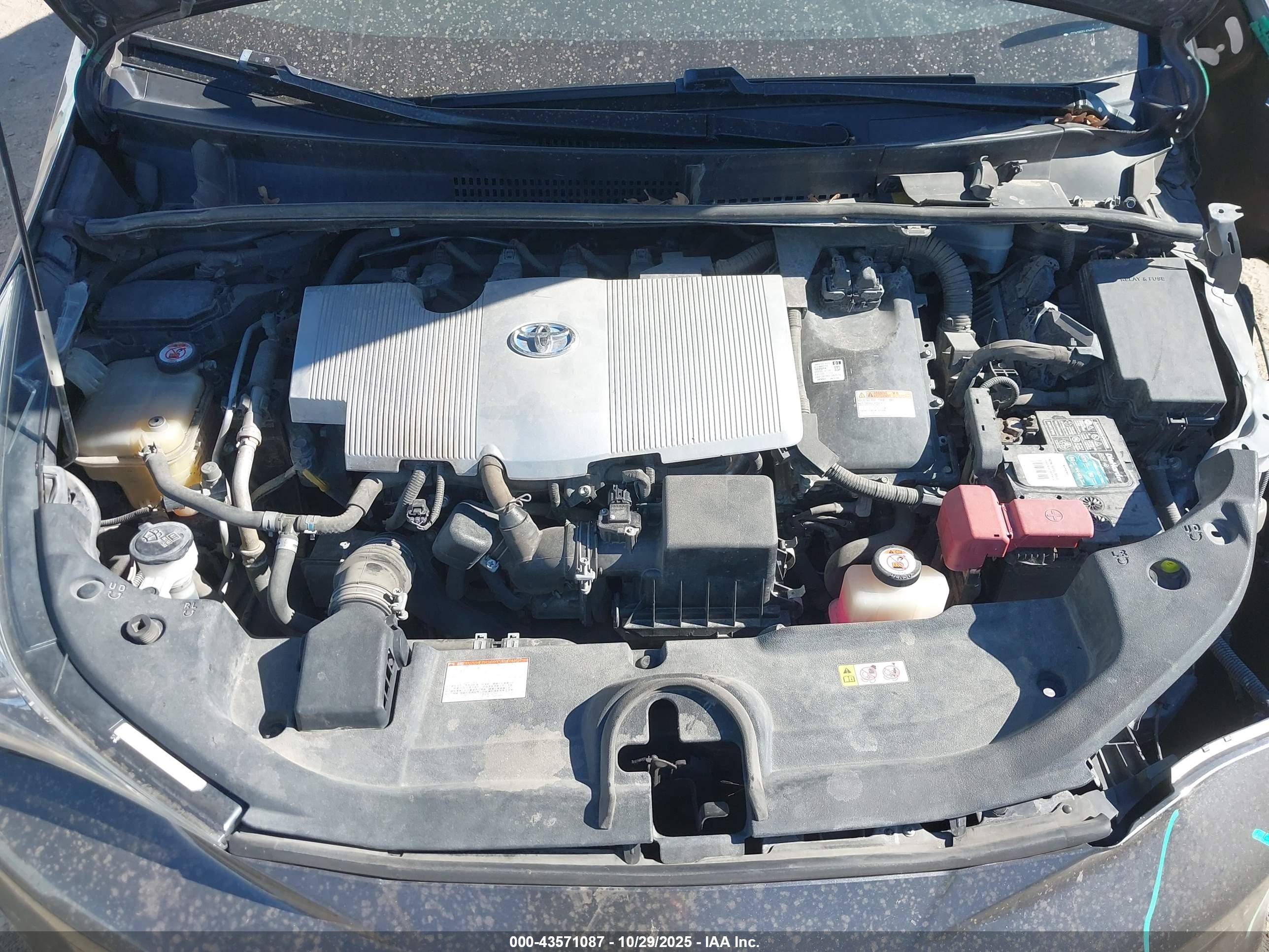 TOYOTA PRIUS image 10