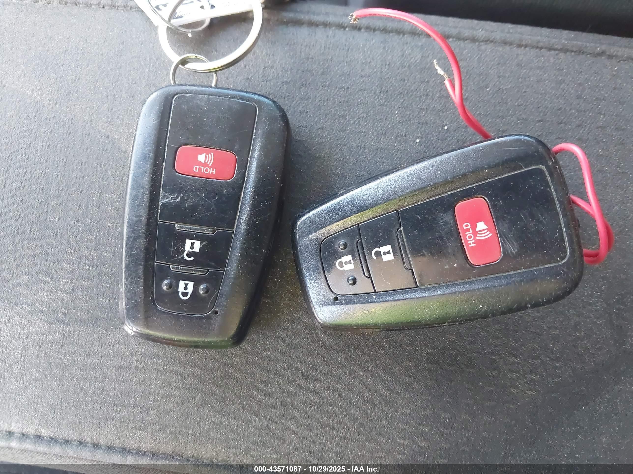 TOYOTA PRIUS image 11