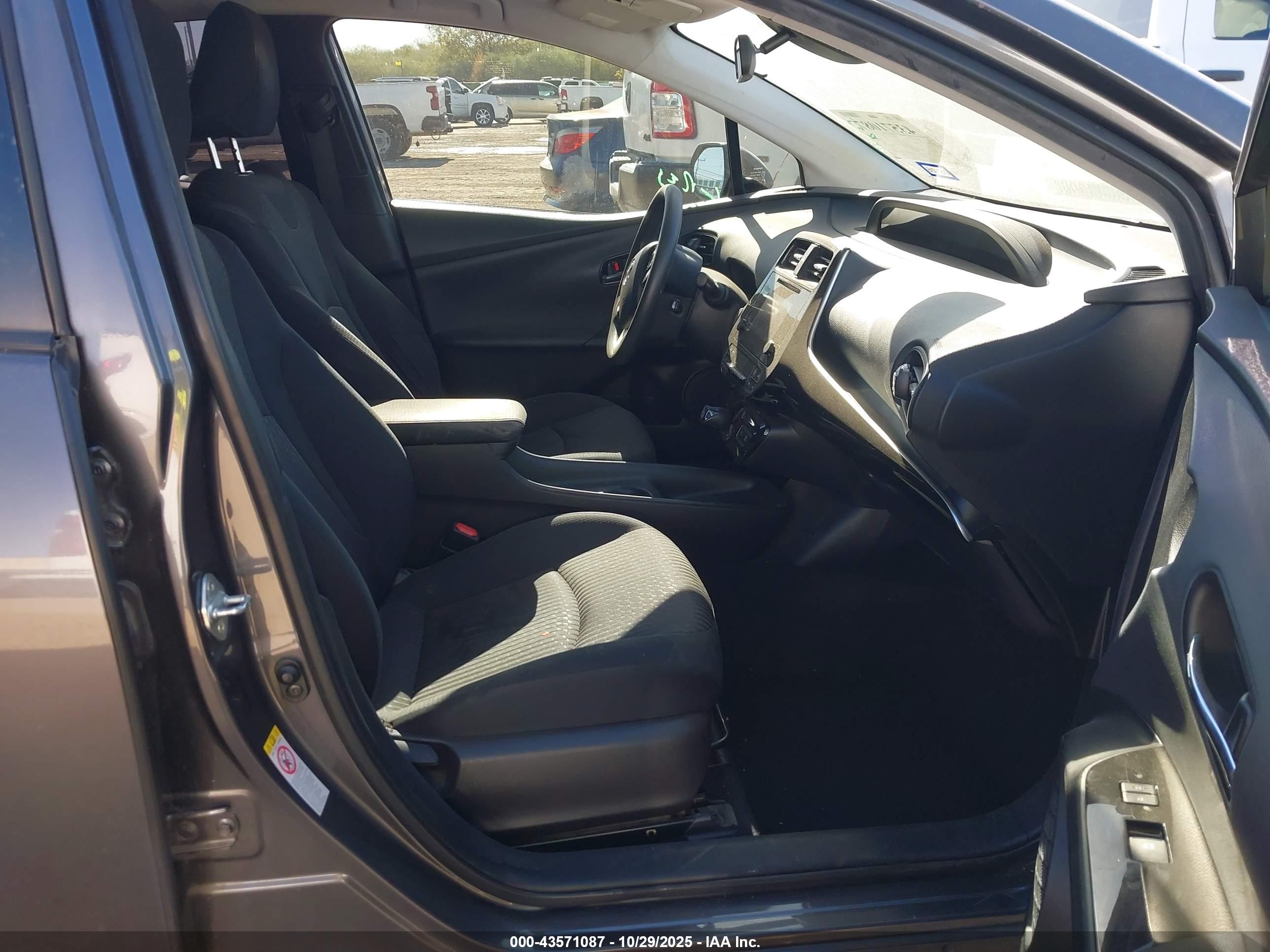TOYOTA PRIUS image 5