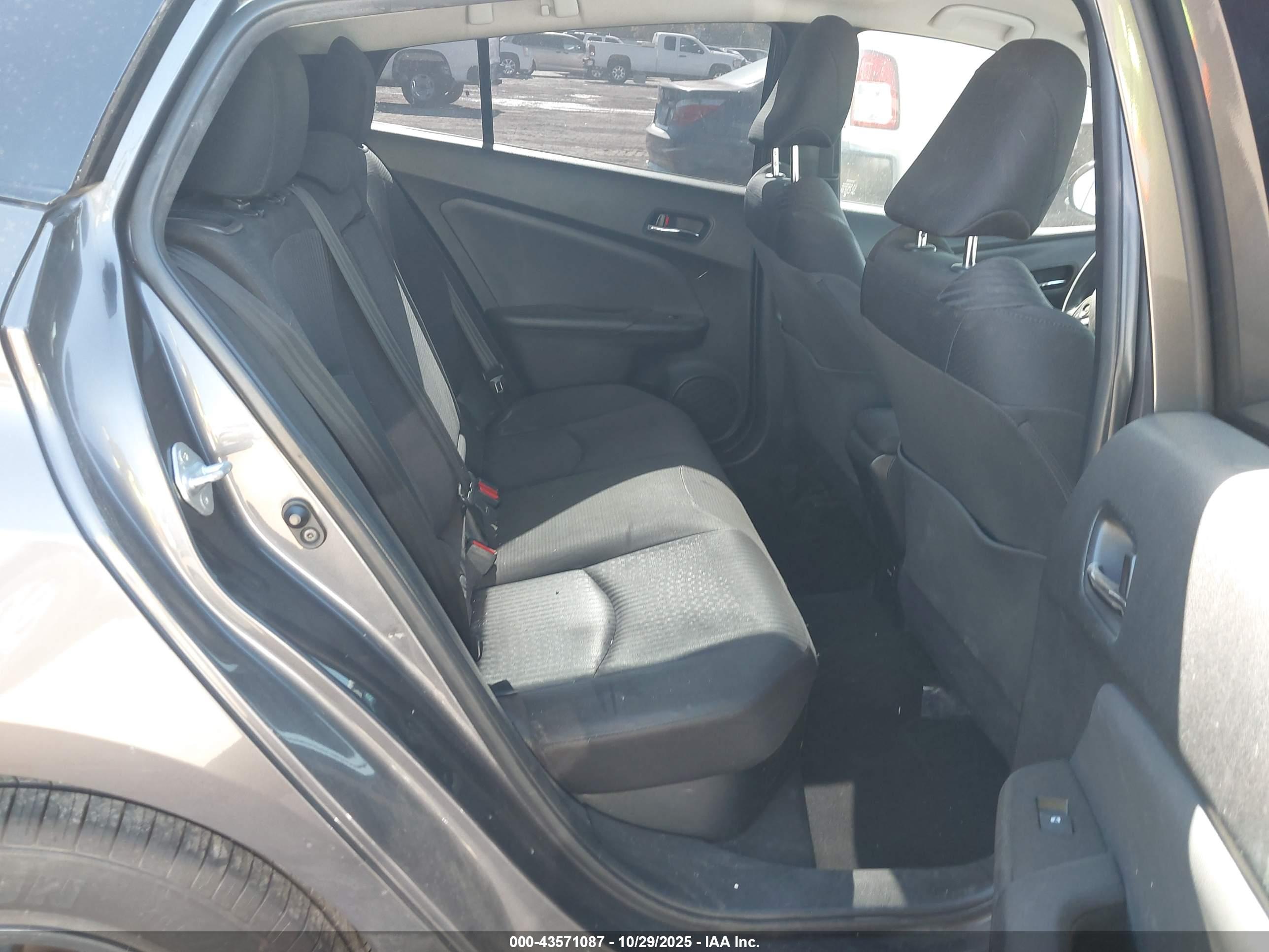 TOYOTA PRIUS image 8