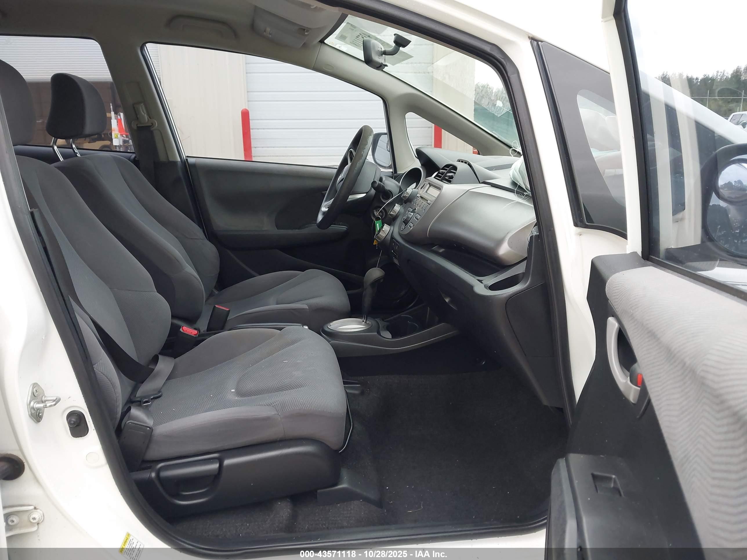 HONDA FIT image 5