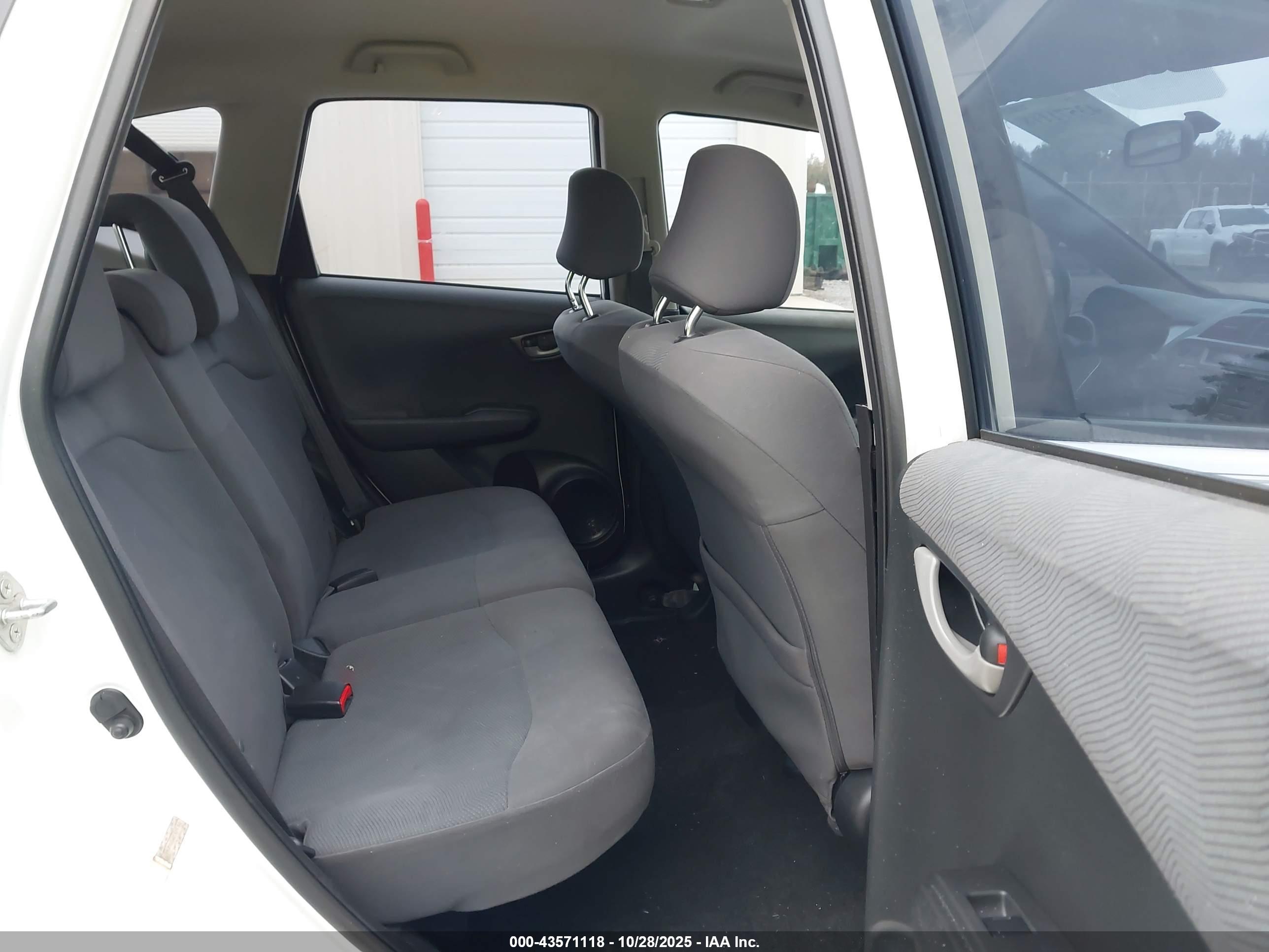 HONDA FIT image 8