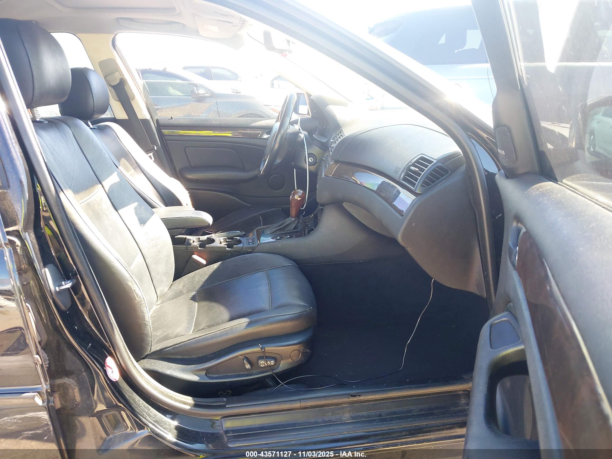 BMW 325XI image 5